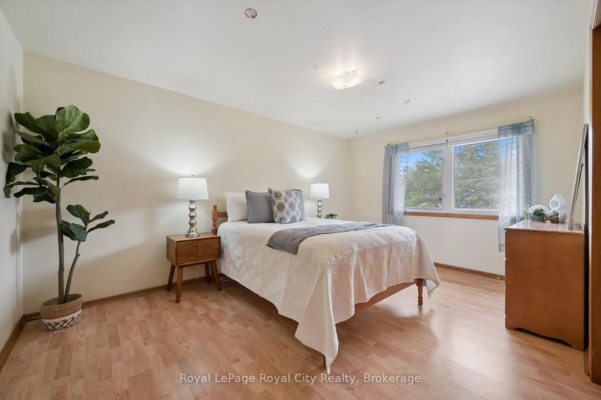 Photo 24 of 12 Hamilton Drive, Guelph/Eramosa, Rural Guelph/Eramosa East — HOMEH