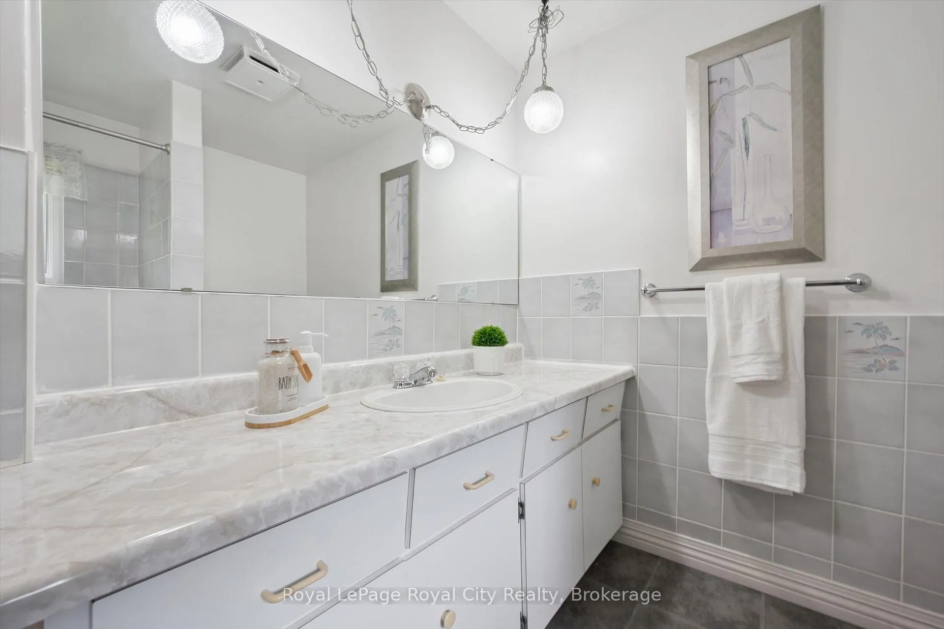 Photo 28 of 12 Hamilton Drive, Guelph/Eramosa, Rural Guelph/Eramosa East — HOMEH