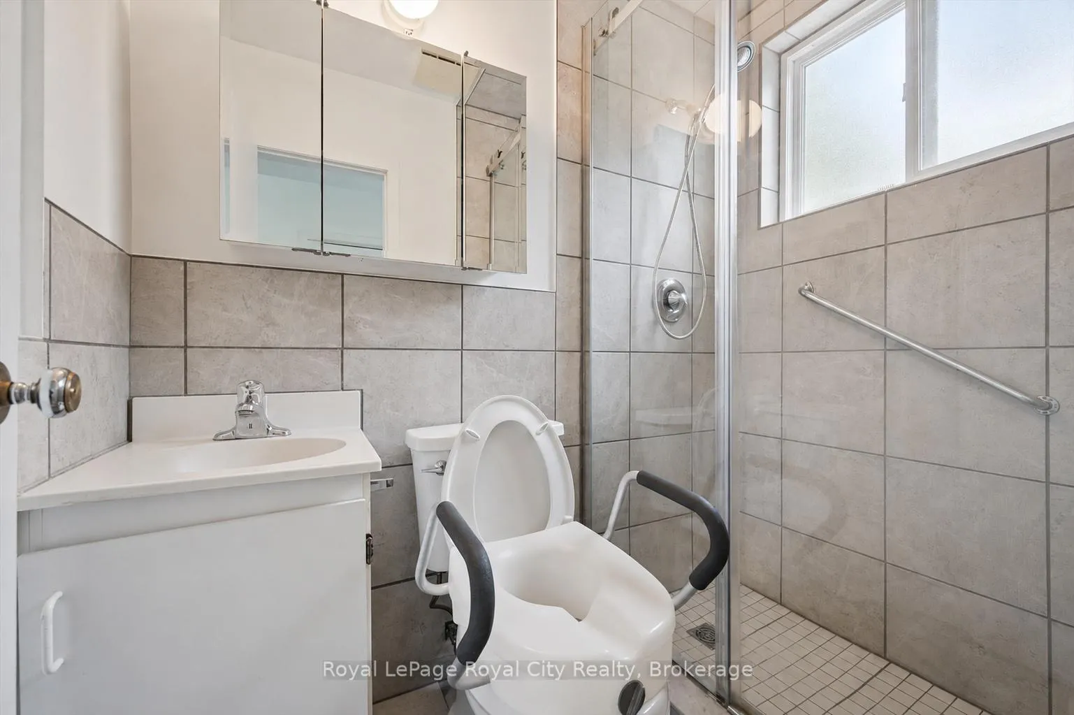 Photo 30 of 12 Hamilton Drive, Guelph/Eramosa, Rural Guelph/Eramosa East — HOMEH