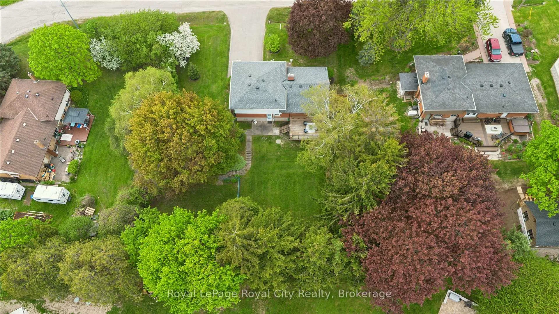 Photo 35 of 12 Hamilton Drive, Guelph/Eramosa, Rural Guelph/Eramosa East — HOMEH