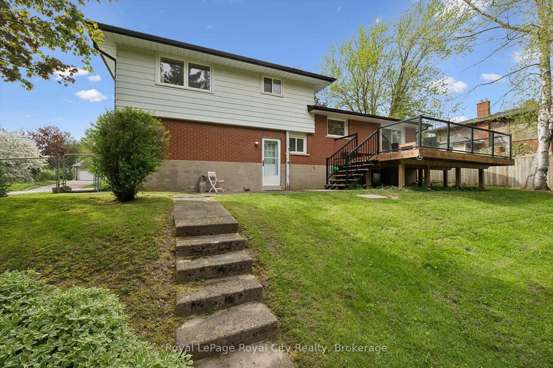 Photo 38 of 12 Hamilton Drive, Guelph/Eramosa, Rural Guelph/Eramosa East — HOMEH