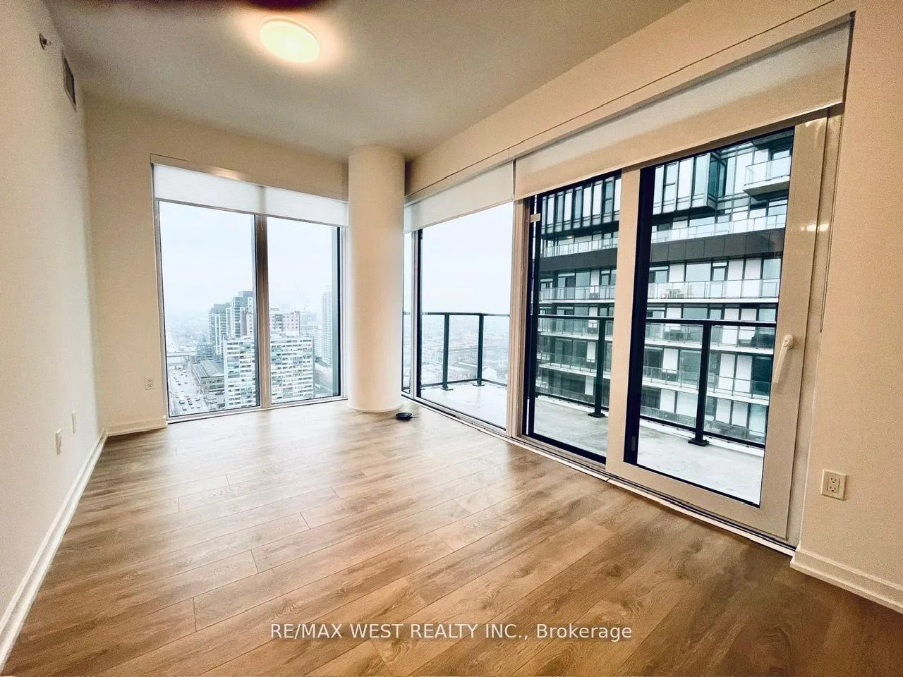 Photo 3 of Unit 2103, 10 Graphophone Grove, Toronto, Dovercourt-Wallace Emerson-Junction — HOMEH