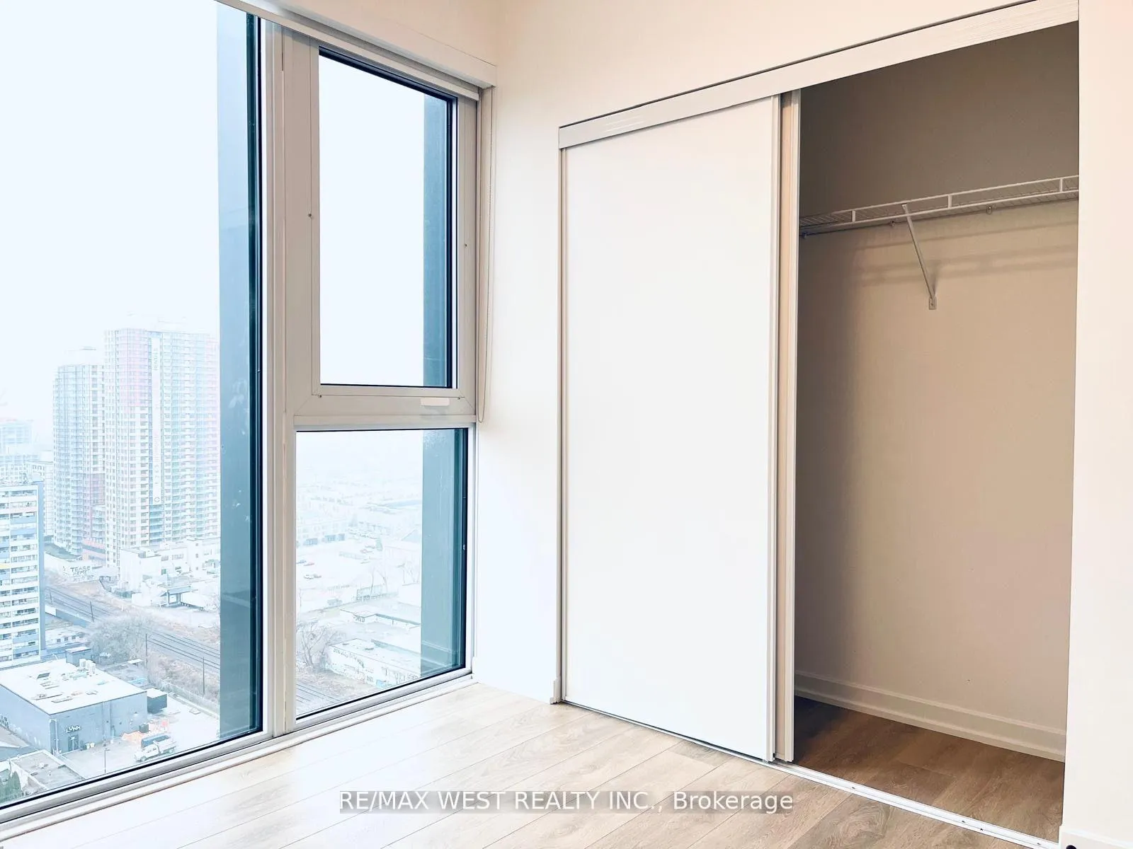 Photo 10 of Unit 2103, 10 Graphophone Grove, Toronto, Dovercourt-Wallace Emerson-Junction — HOMEH