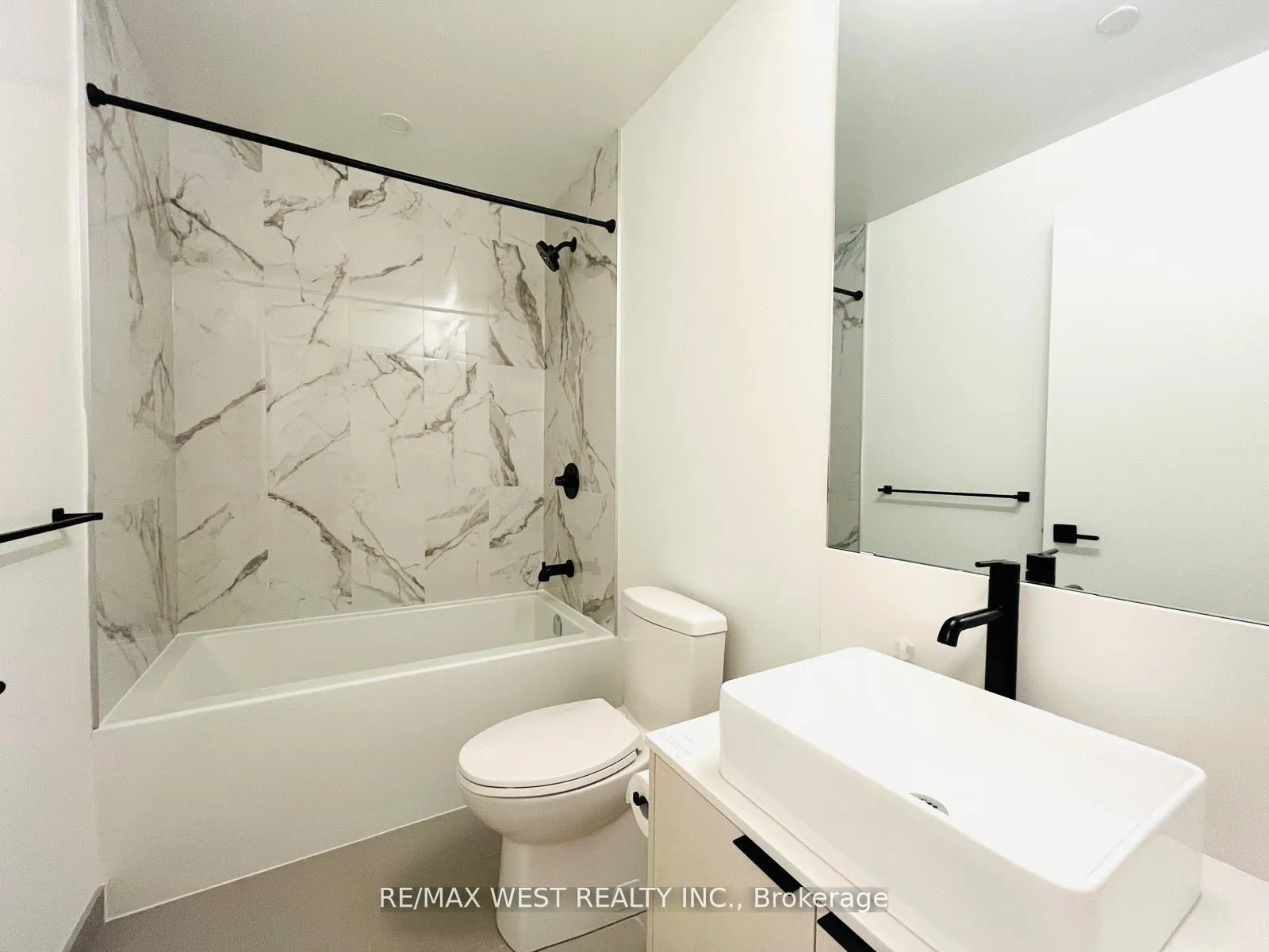 Photo 13 of Unit 2103, 10 Graphophone Grove, Toronto, Dovercourt-Wallace Emerson-Junction — HOMEH
