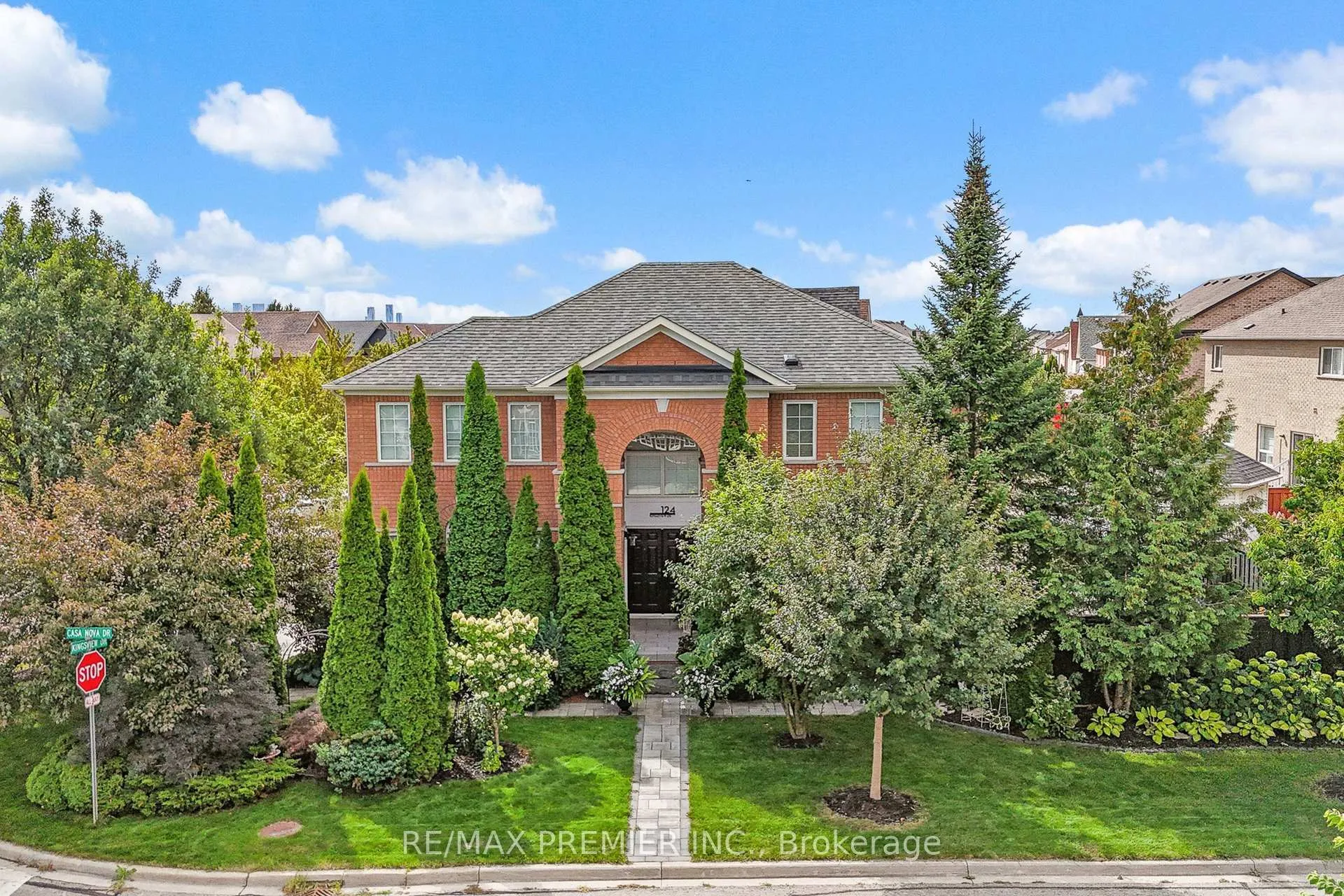 Front of 124 Kingsview Drive