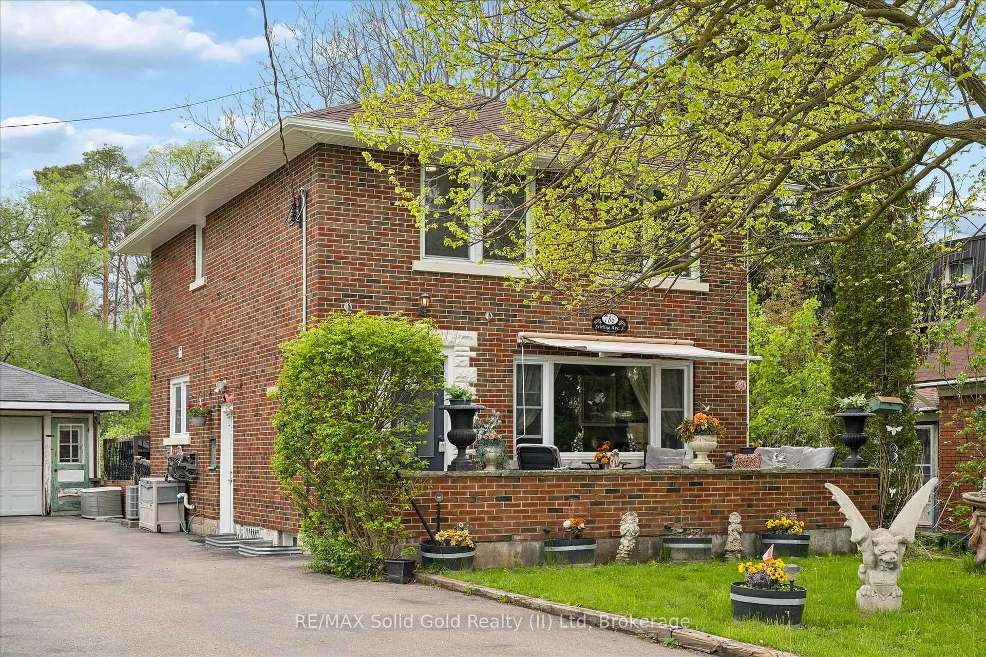 Front of 786 Stirling Avenue S
