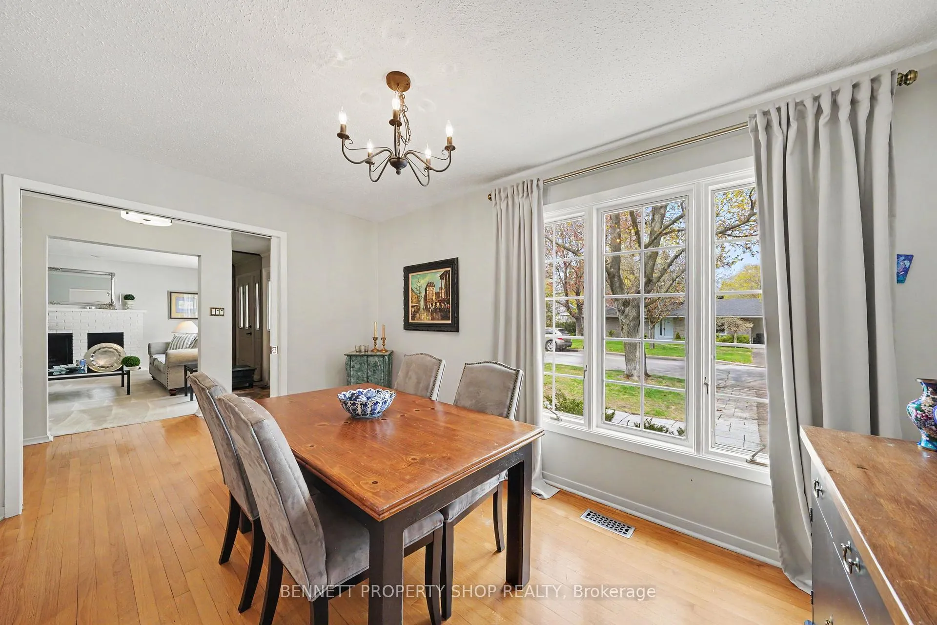 Photo 4 of 580 Blanchard Crescent, Ottawa, Mooneys Bay/Revelstoke — HOMEH