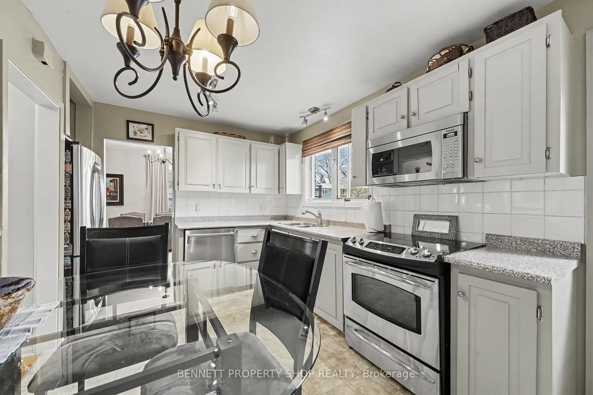 Photo 7 of 580 Blanchard Crescent, Ottawa, Mooneys Bay/Revelstoke — HOMEH