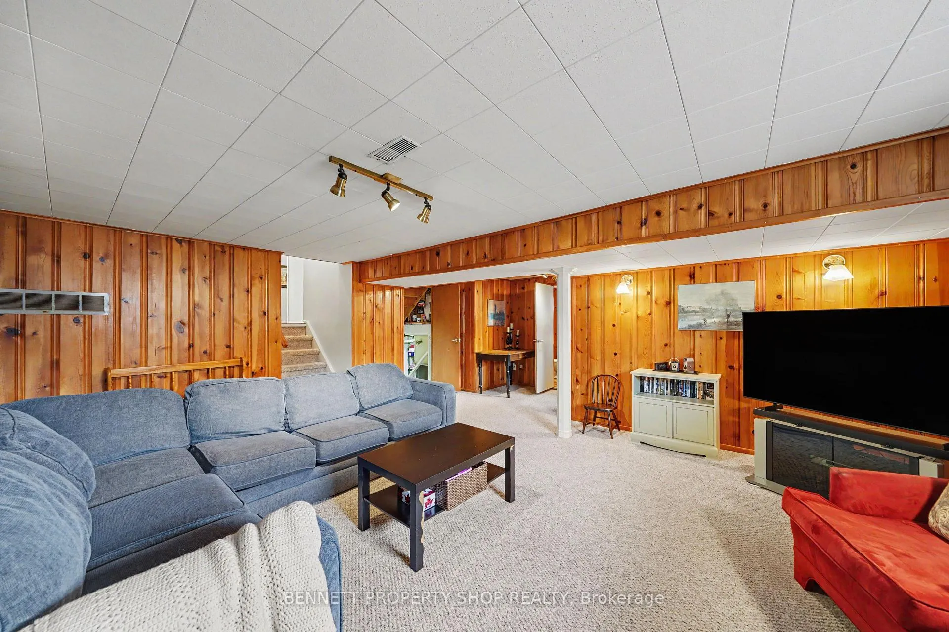 Photo 13 of 580 Blanchard Crescent, Ottawa, Mooneys Bay/Revelstoke — HOMEH