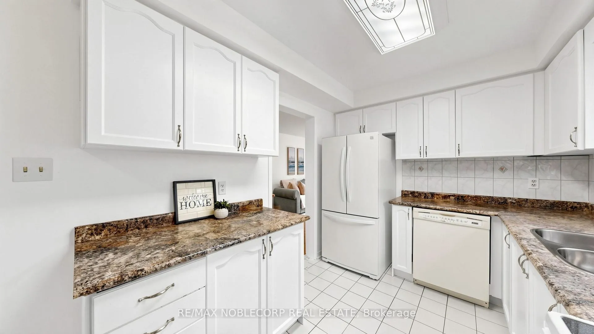 Photo 9 of 2240 Shipwright Road, Oakville, Glen Abbey — HOMEH