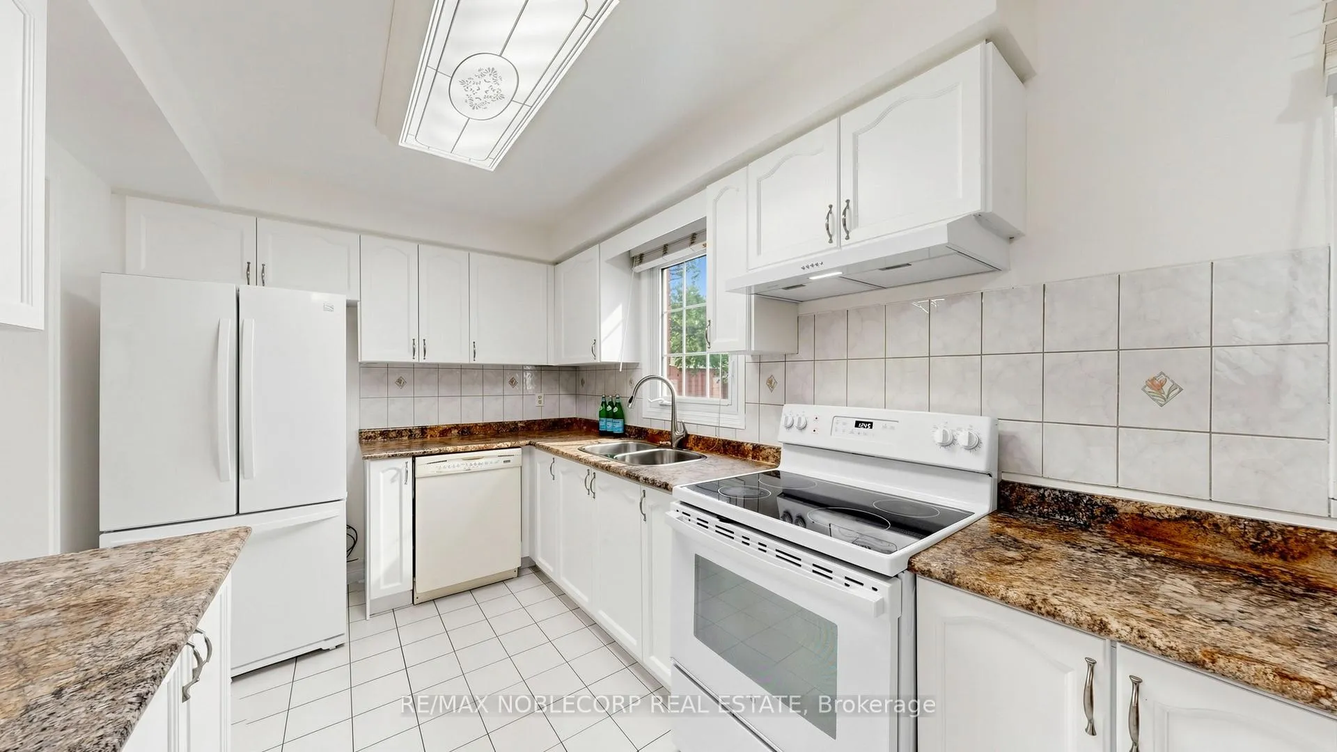 Photo 10 of 2240 Shipwright Road, Oakville, Glen Abbey — HOMEH