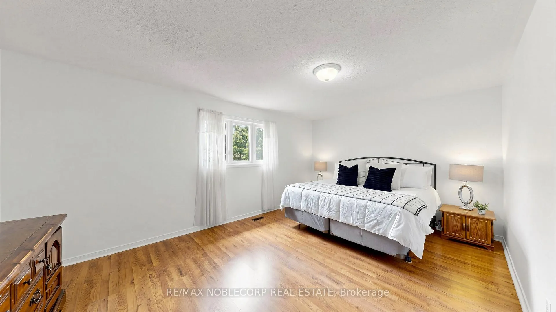 Photo 16 of 2240 Shipwright Road, Oakville, Glen Abbey — HOMEH