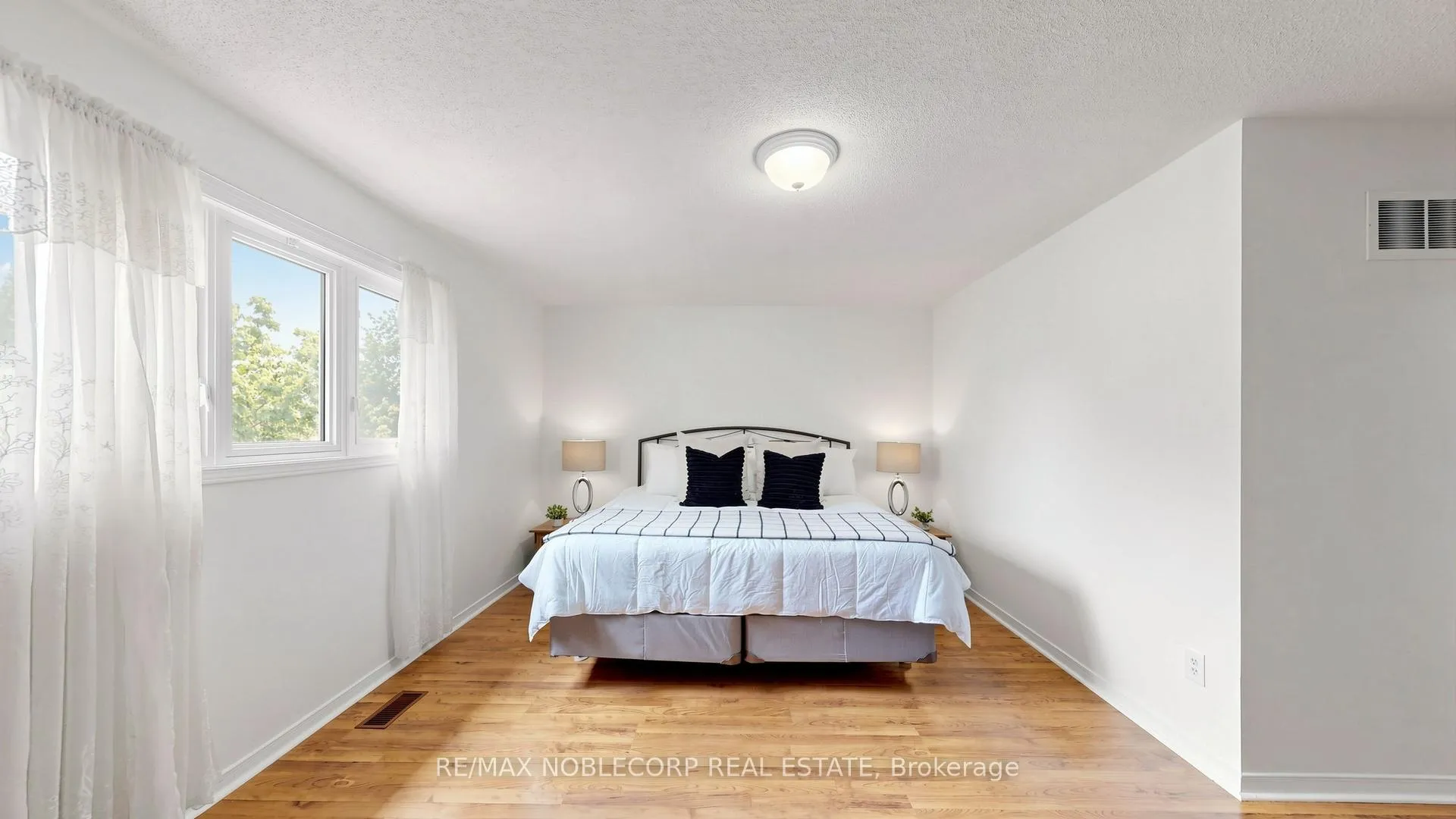 Photo 17 of 2240 Shipwright Road, Oakville, Glen Abbey — HOMEH