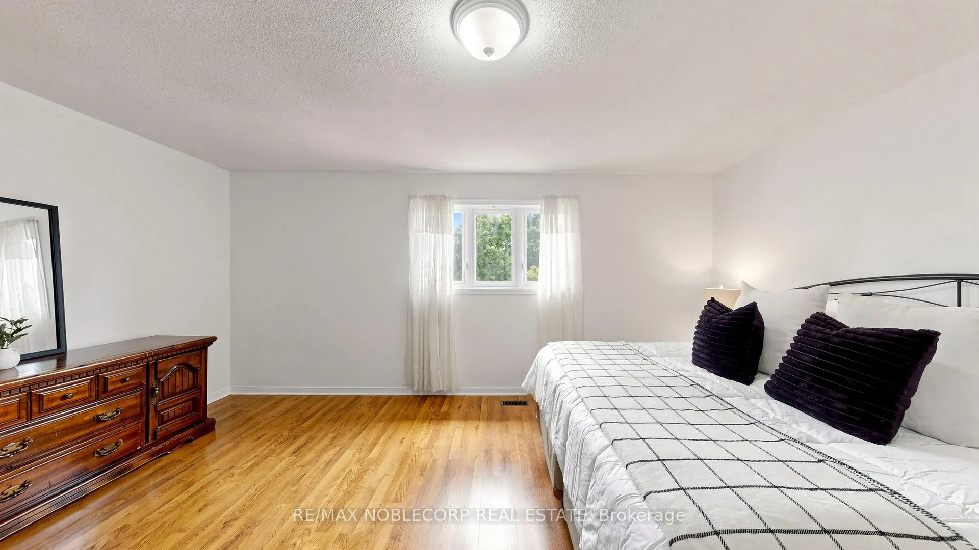 Photo 18 of 2240 Shipwright Road, Oakville, Glen Abbey — HOMEH
