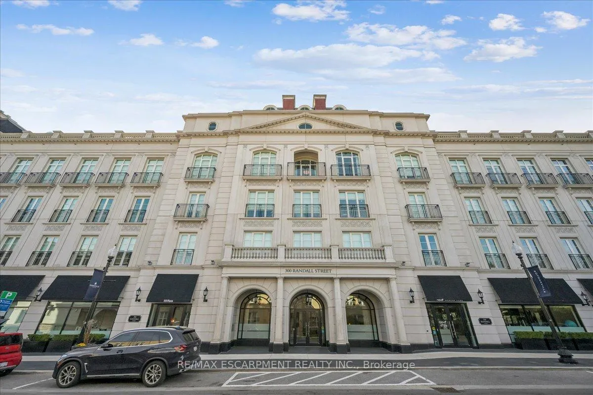 Front of Unit 211, 300 Randall Street S