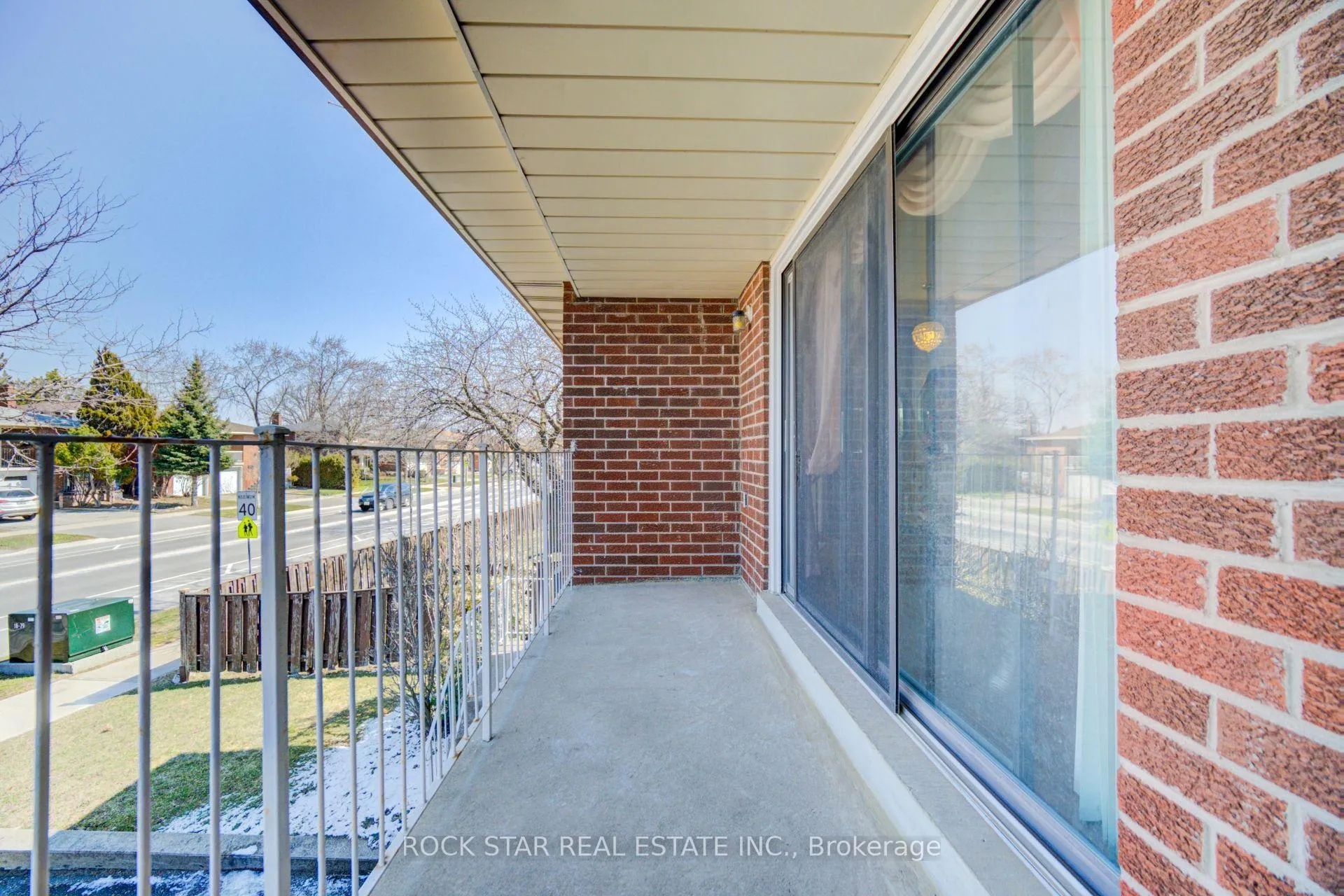 Photo 4 of 115 Glen Shields Avenue, Vaughan, Glen Shields — HOMEH