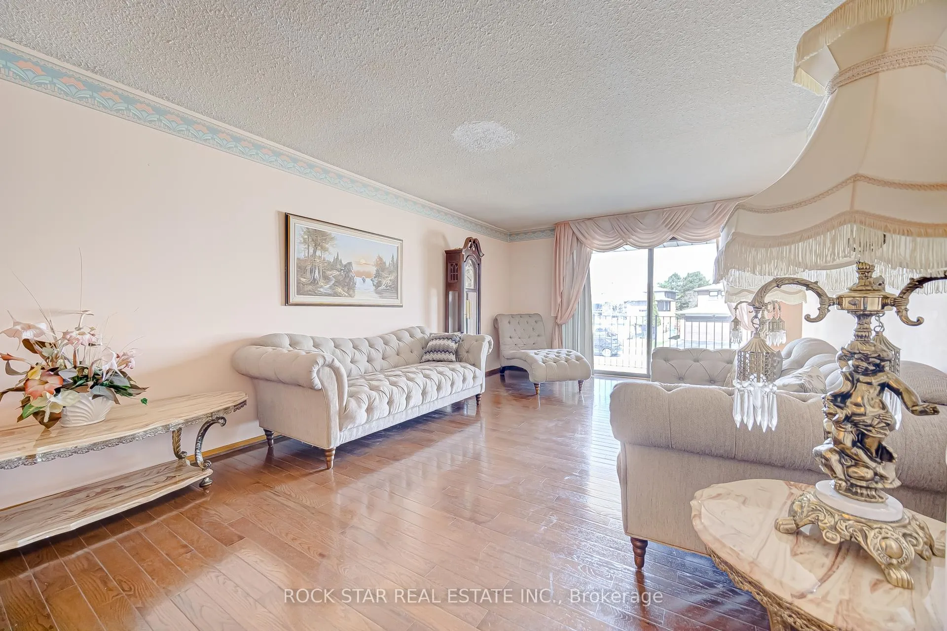 Photo 8 of 115 Glen Shields Avenue, Vaughan, Glen Shields — HOMEH