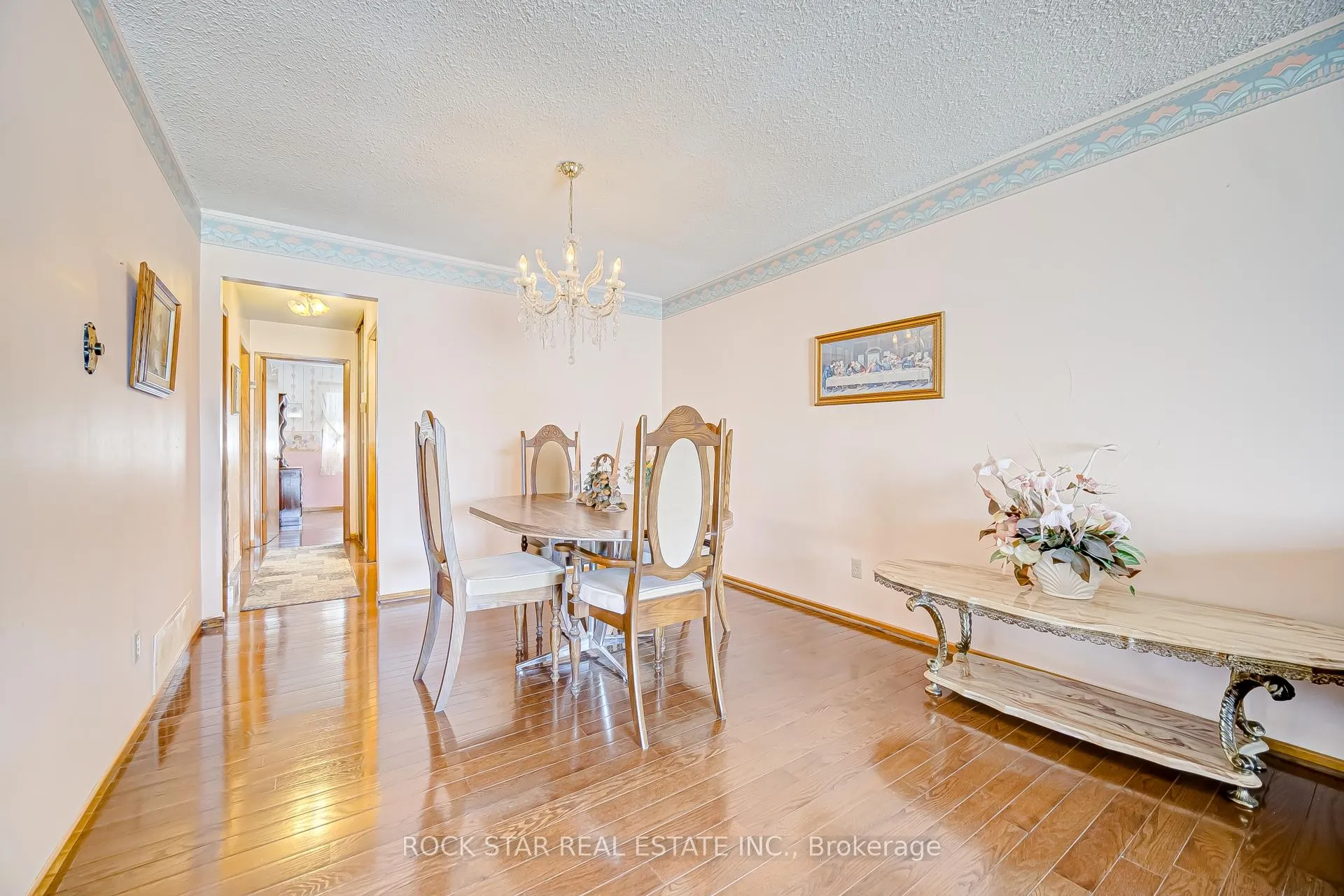 Photo 9 of 115 Glen Shields Avenue, Vaughan, Glen Shields — HOMEH