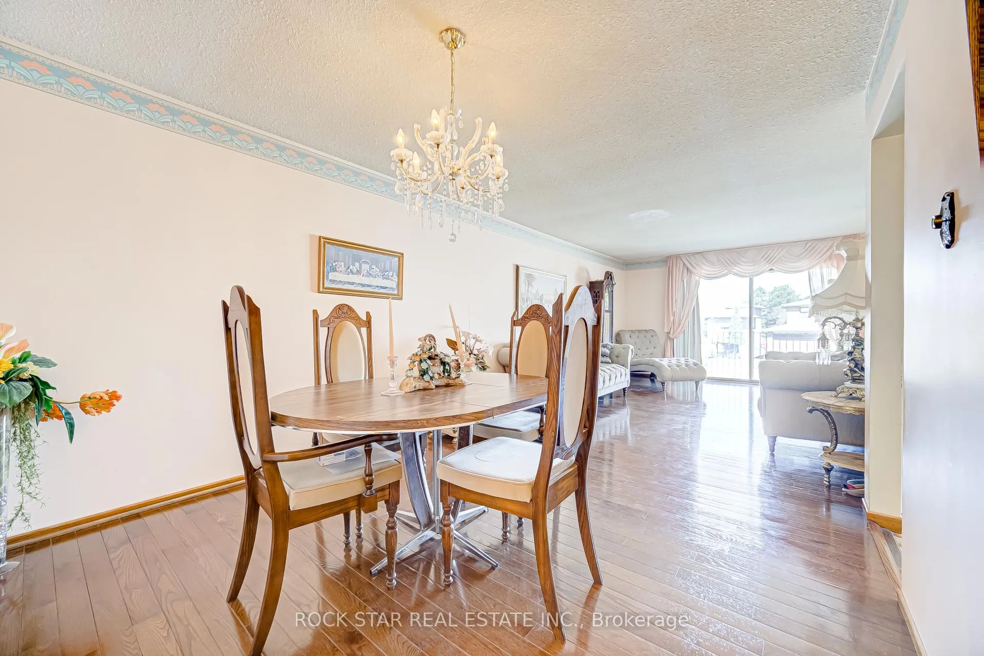 Photo 10 of 115 Glen Shields Avenue, Vaughan, Glen Shields — HOMEH