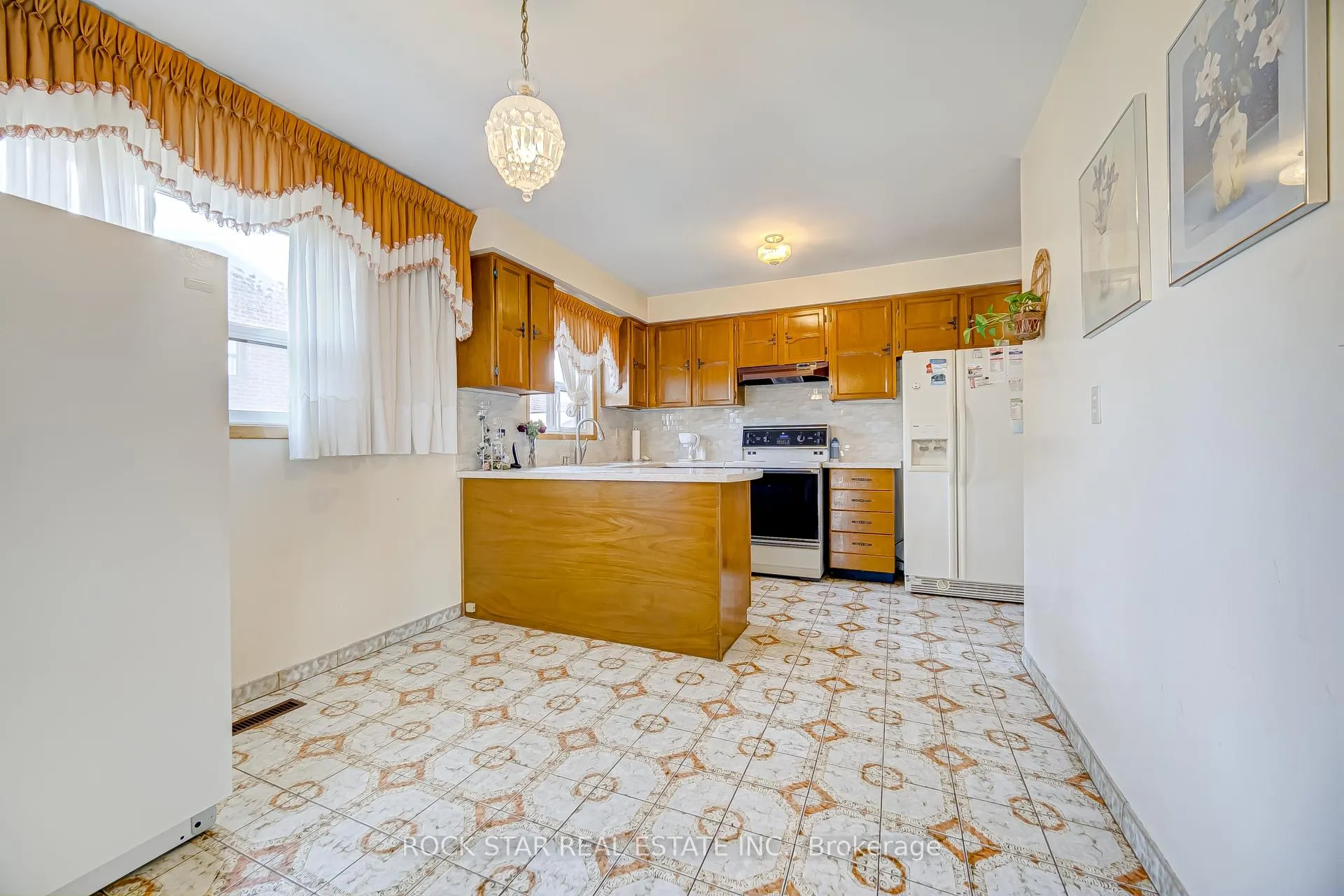 Photo 16 of 115 Glen Shields Avenue, Vaughan, Glen Shields — HOMEH