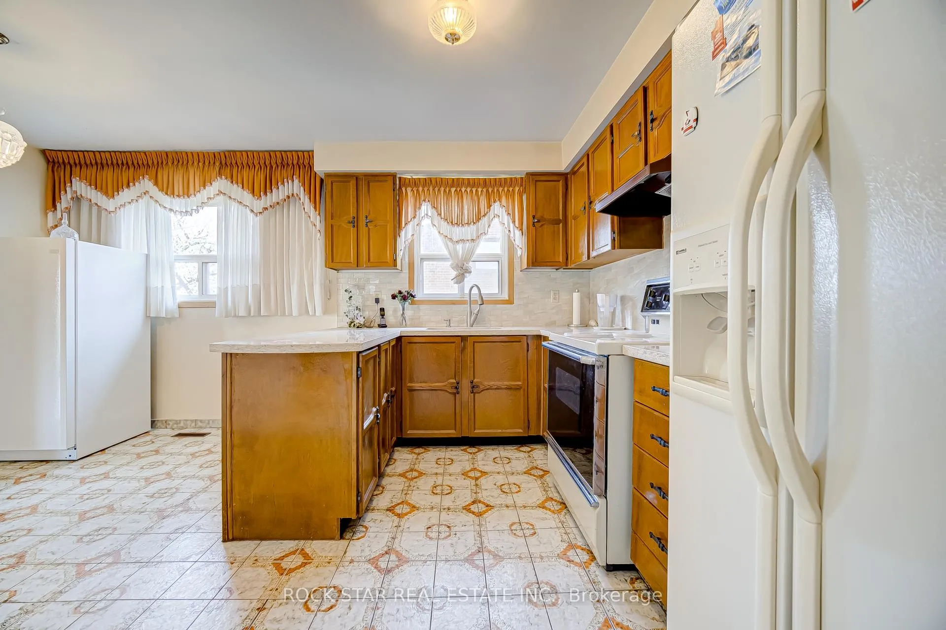 Photo 17 of 115 Glen Shields Avenue, Vaughan, Glen Shields — HOMEH