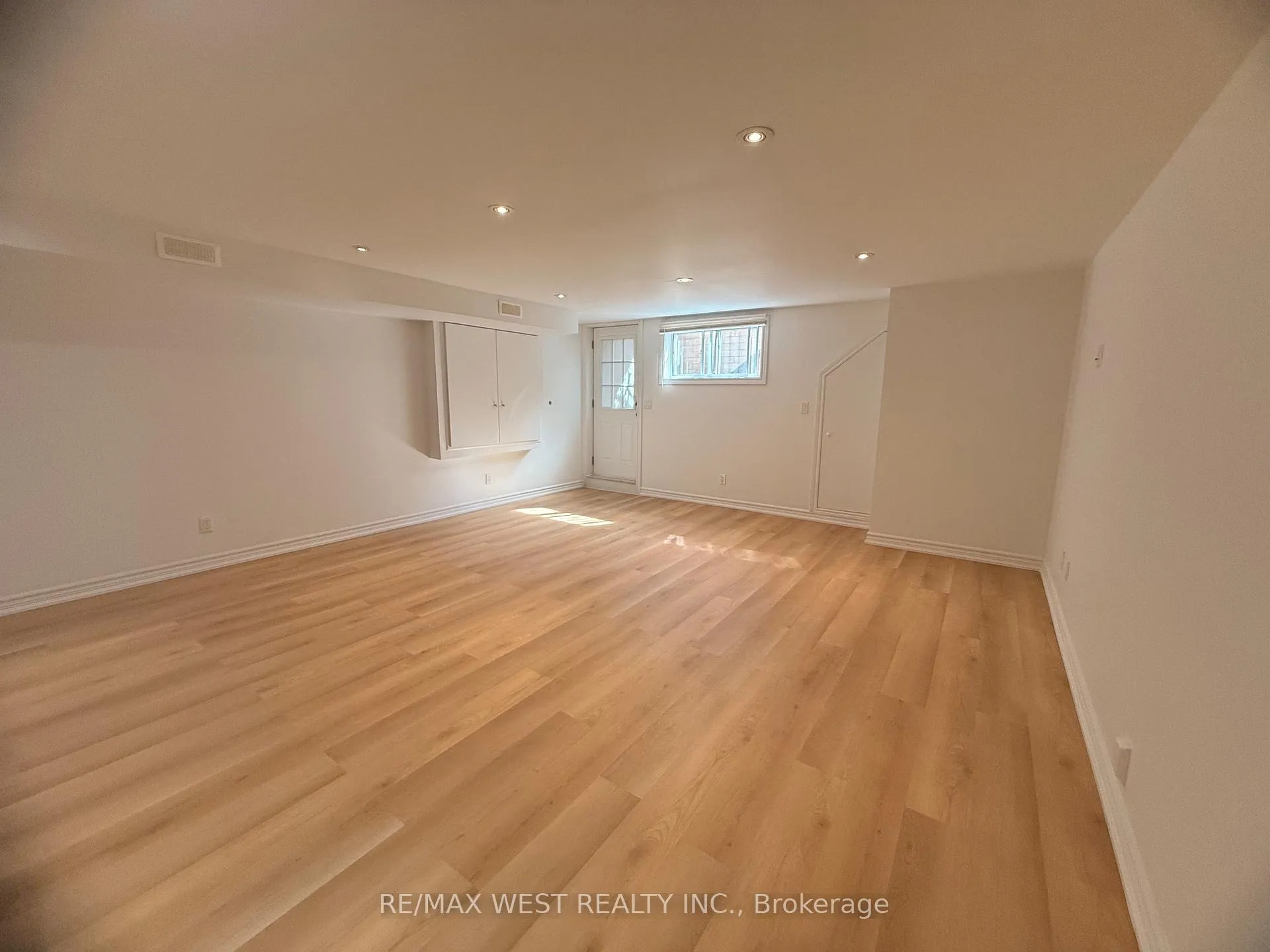 Photo 3 of Unit C, 334 Silverthorn Avenue, Toronto, Keelesdale-Eglinton West — HOMEH