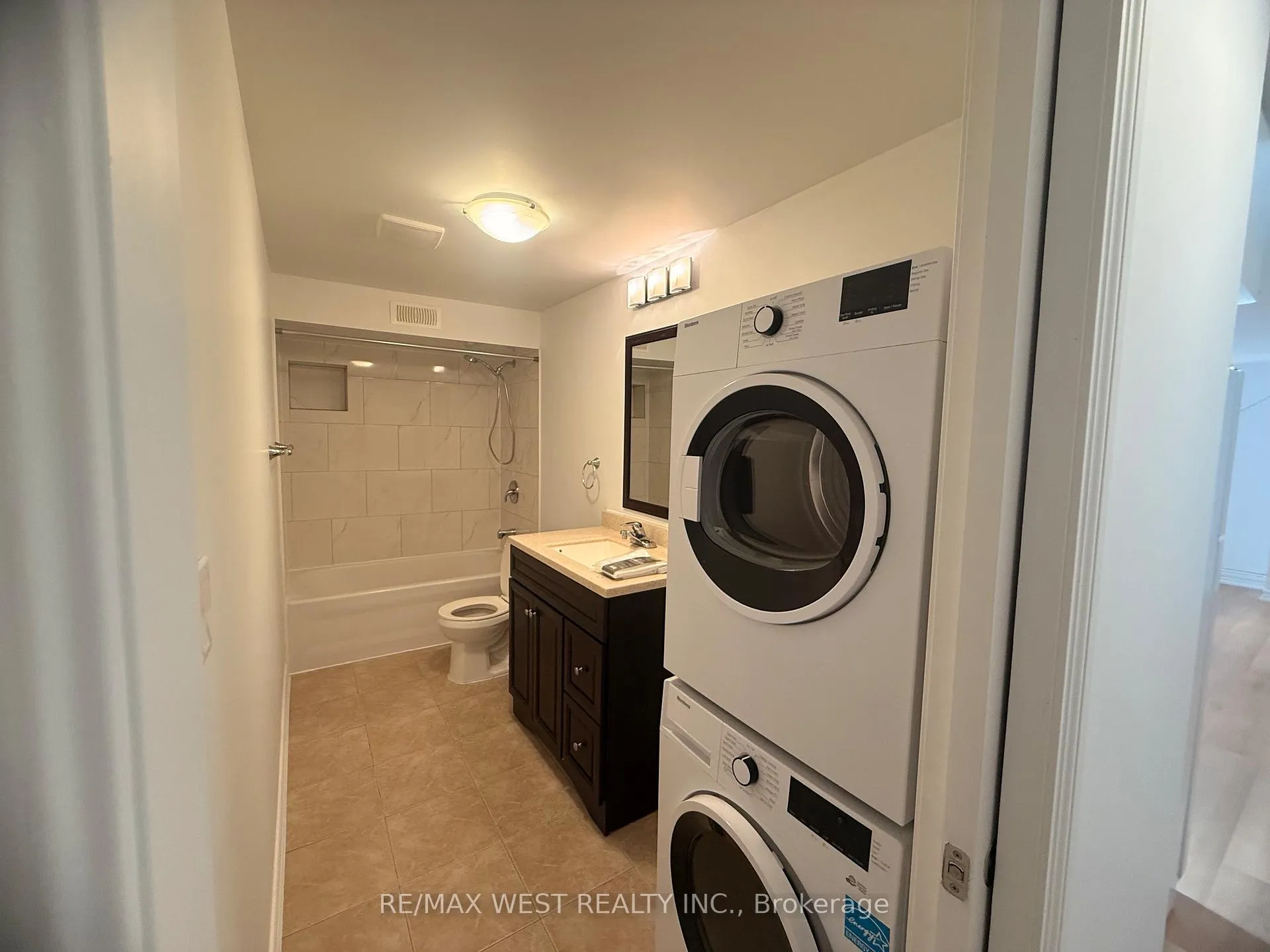 Photo 11 of Unit C, 334 Silverthorn Avenue, Toronto, Keelesdale-Eglinton West — HOMEH