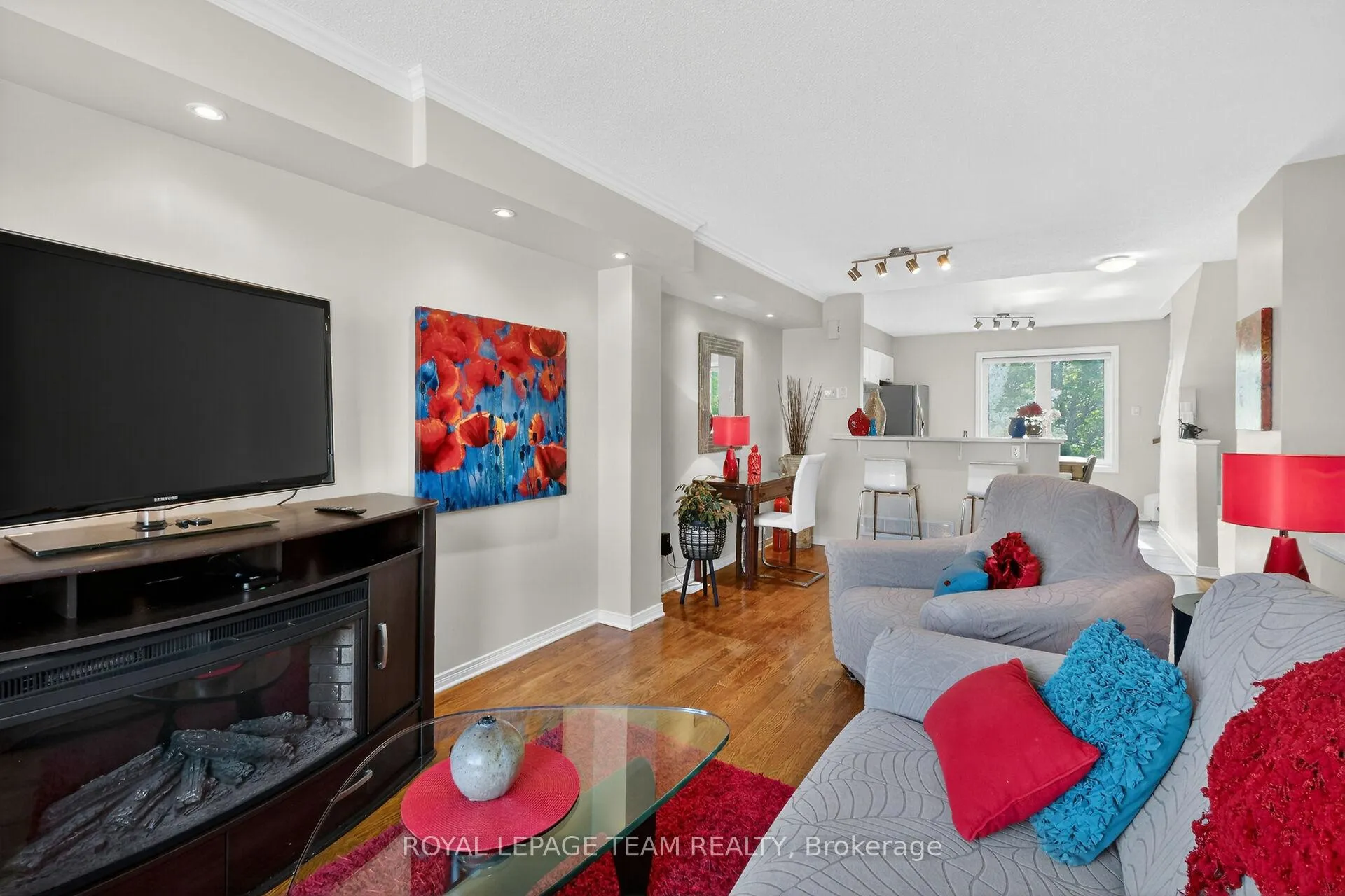Photo 5 of 8 Manhattan Crescent, Ottawa, Central Park — HOMEH