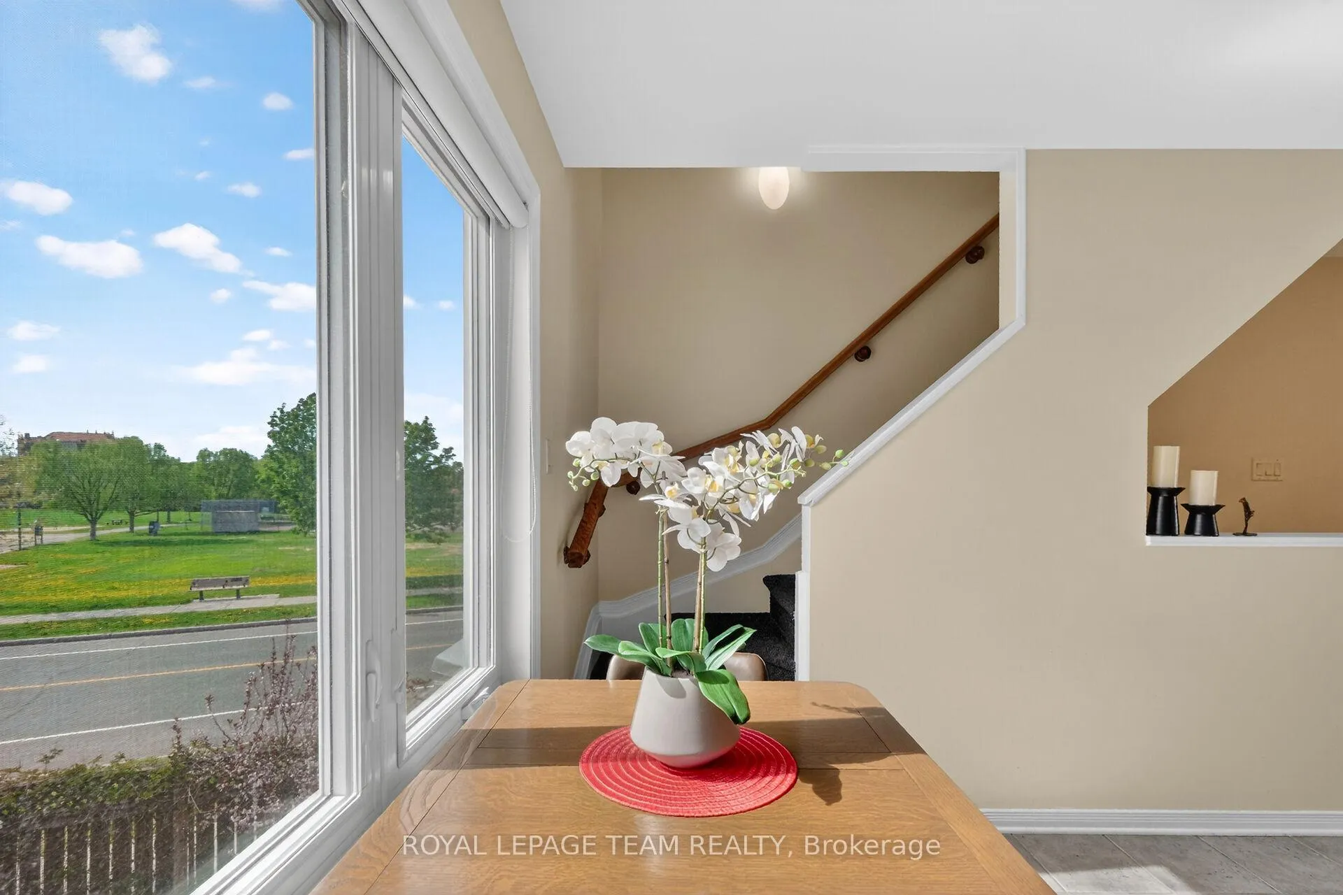 Photo 10 of 8 Manhattan Crescent, Ottawa, Central Park — HOMEH