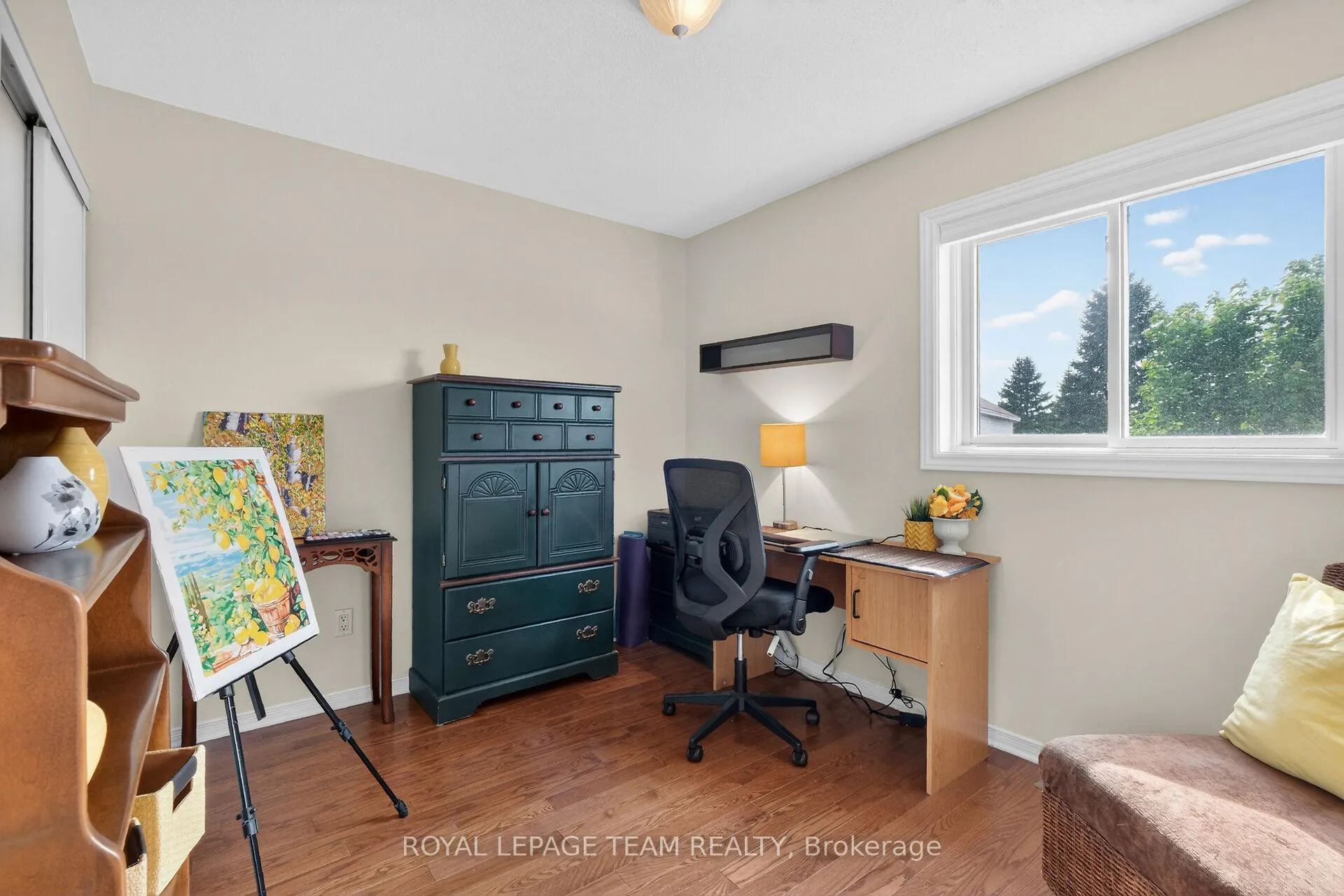 Photo 16 of 8 Manhattan Crescent, Ottawa, Central Park — HOMEH