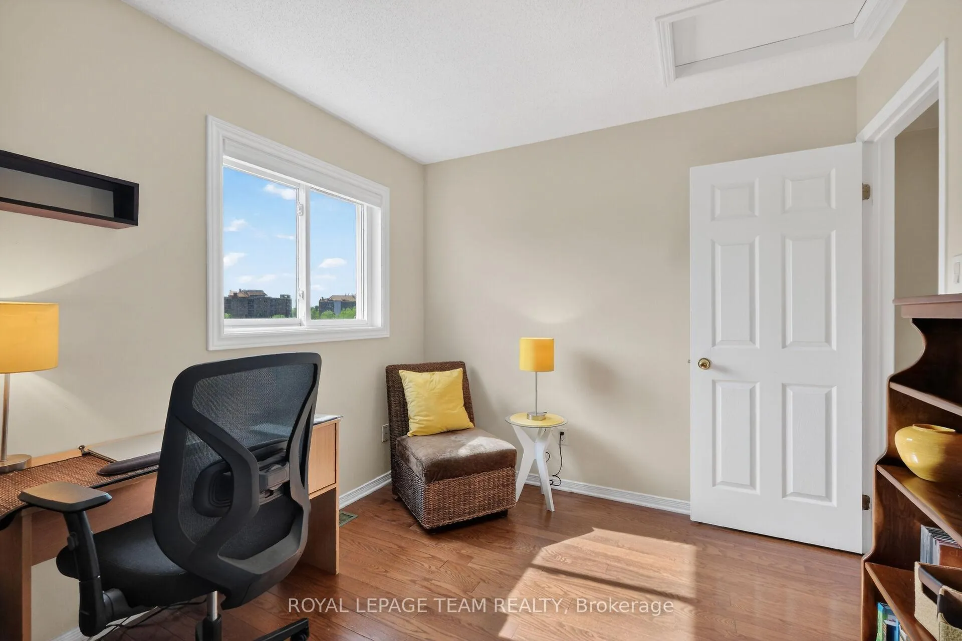 Photo 17 of 8 Manhattan Crescent, Ottawa, Central Park — HOMEH