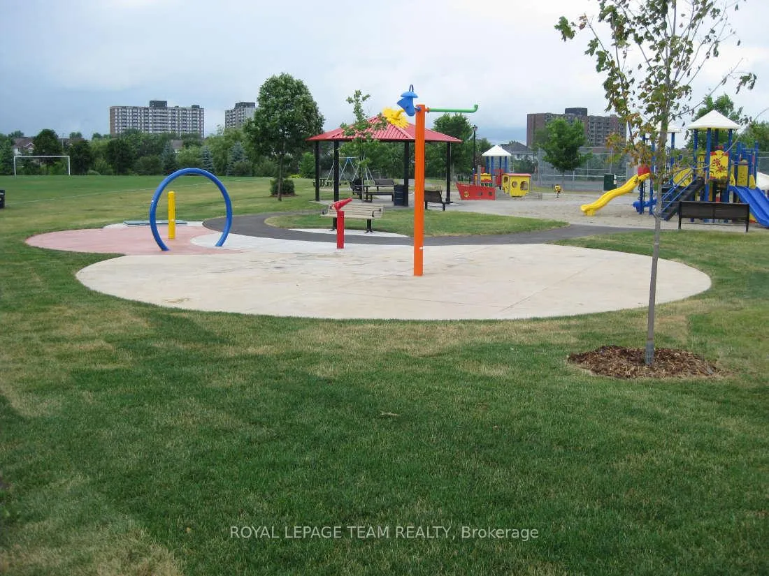 Photo 30 of 8 Manhattan Crescent, Ottawa, Central Park — HOMEH