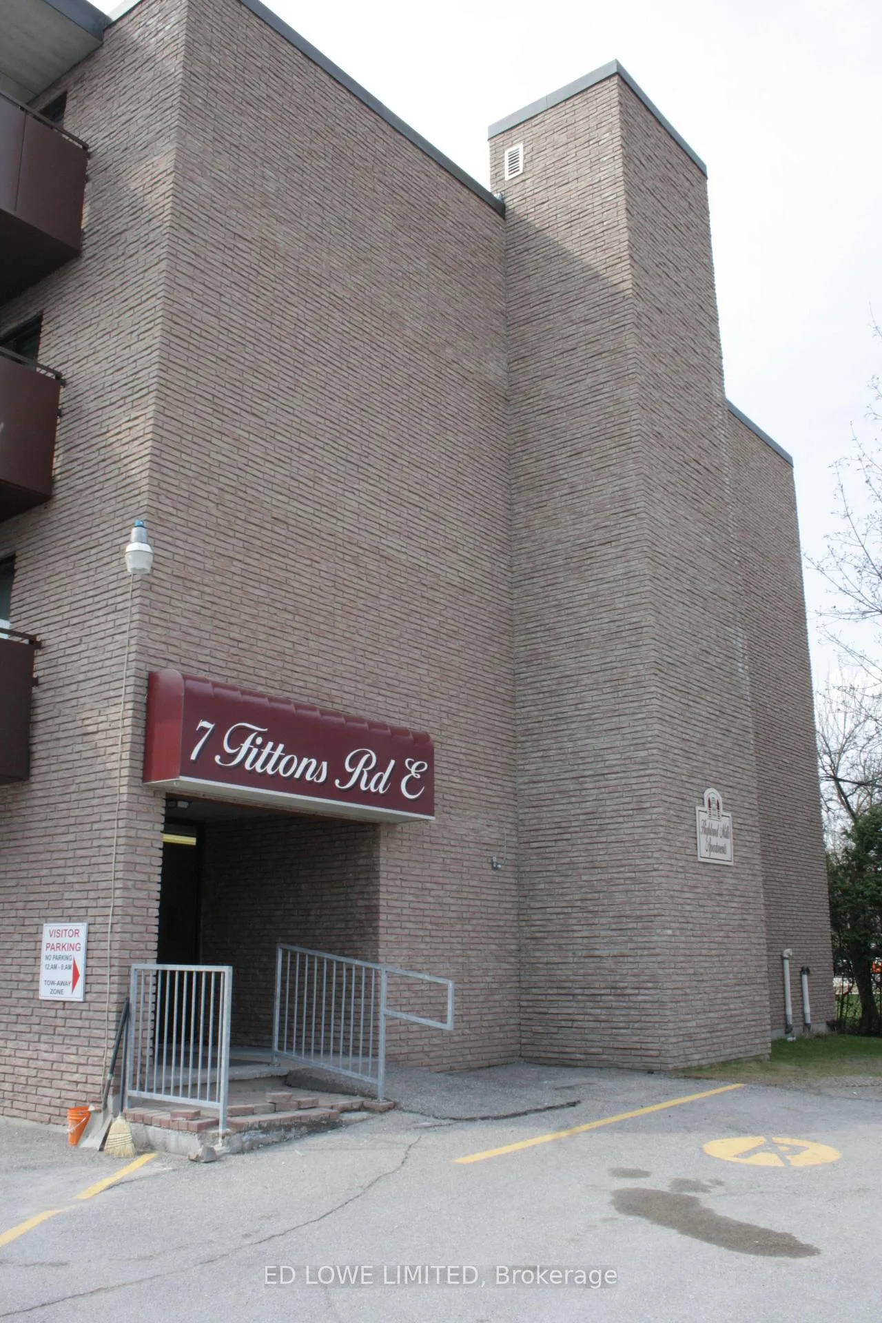 Photo 3 of Unit 401, 7 Fittons Road E, Orillia — HOMEH
