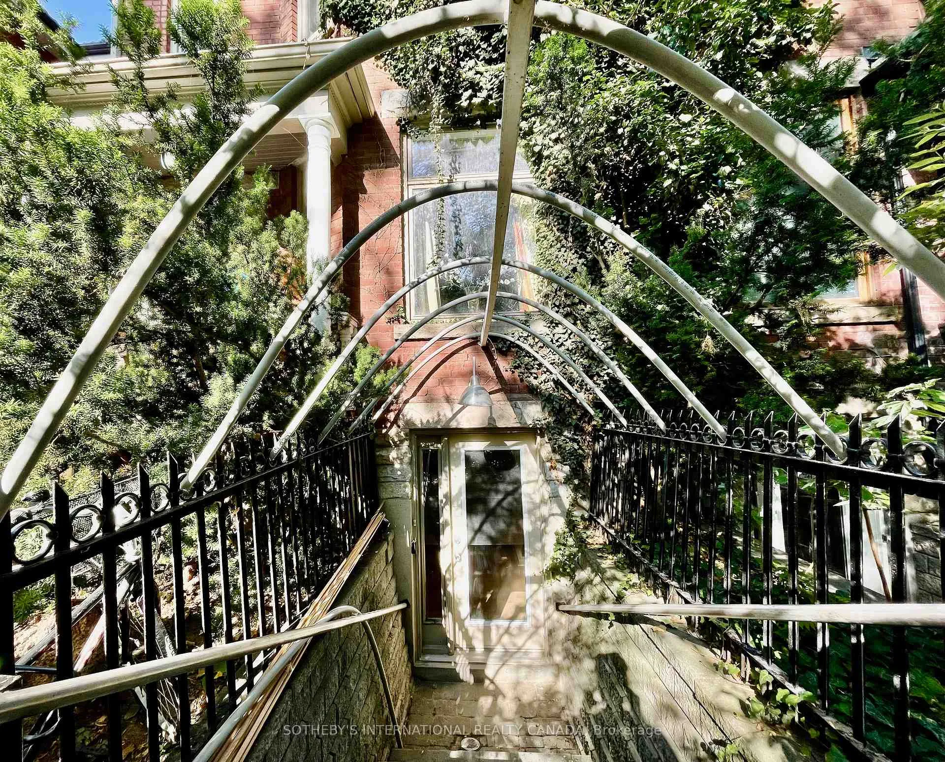 Photo 11 of 81 Brunswick Avenue, Toronto, University — HOMEH