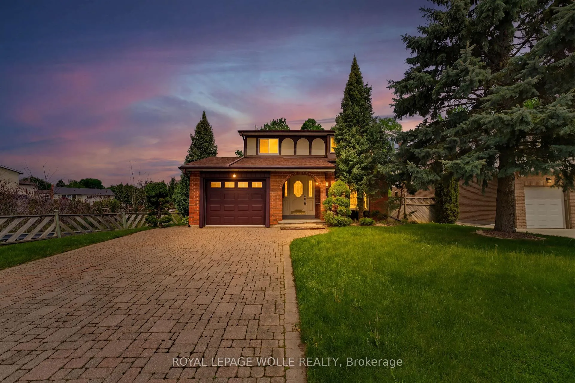 Photo 2 of 216 McGarry Drive, Kitchener — HOMEH