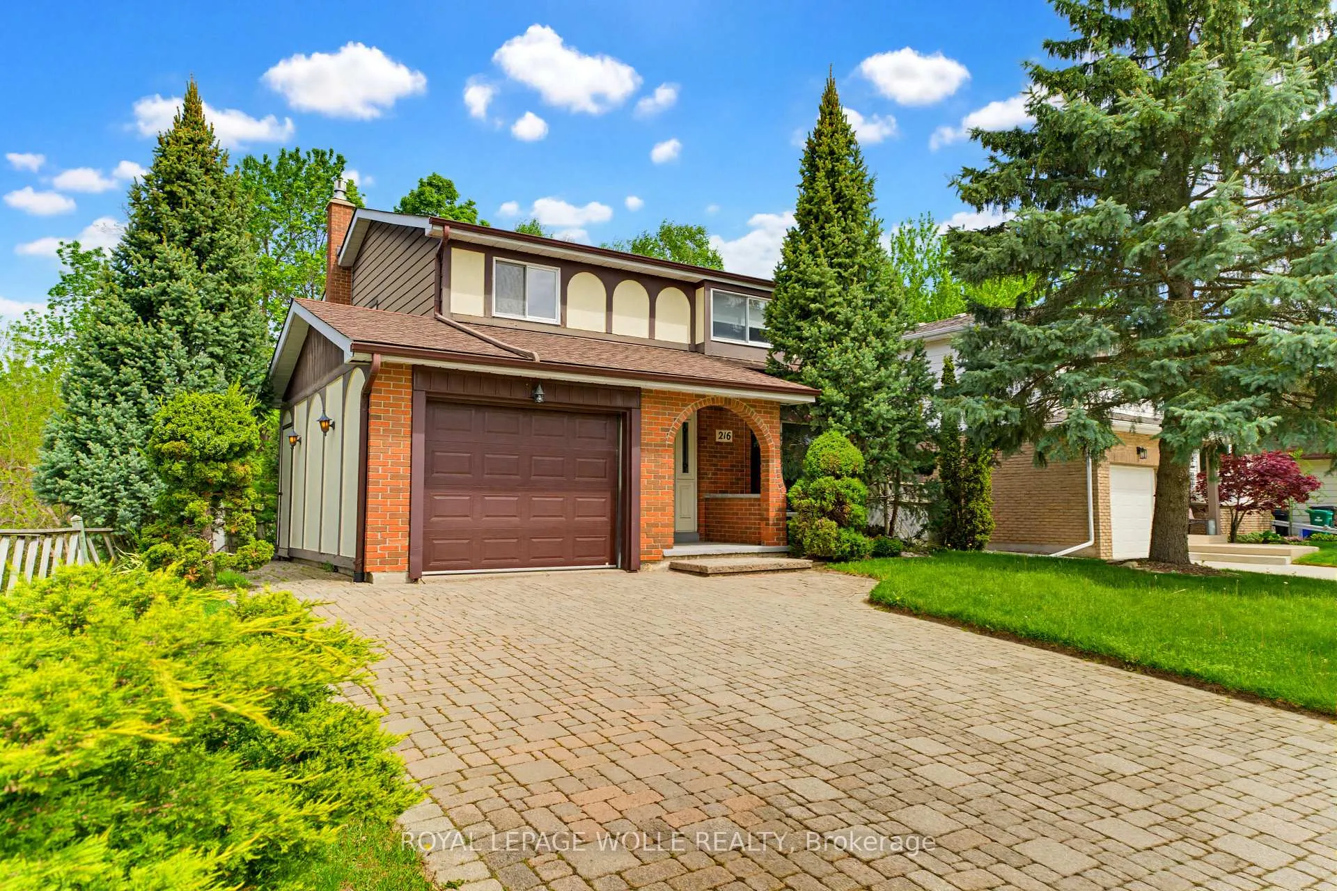 Photo 3 of 216 McGarry Drive, Kitchener — HOMEH