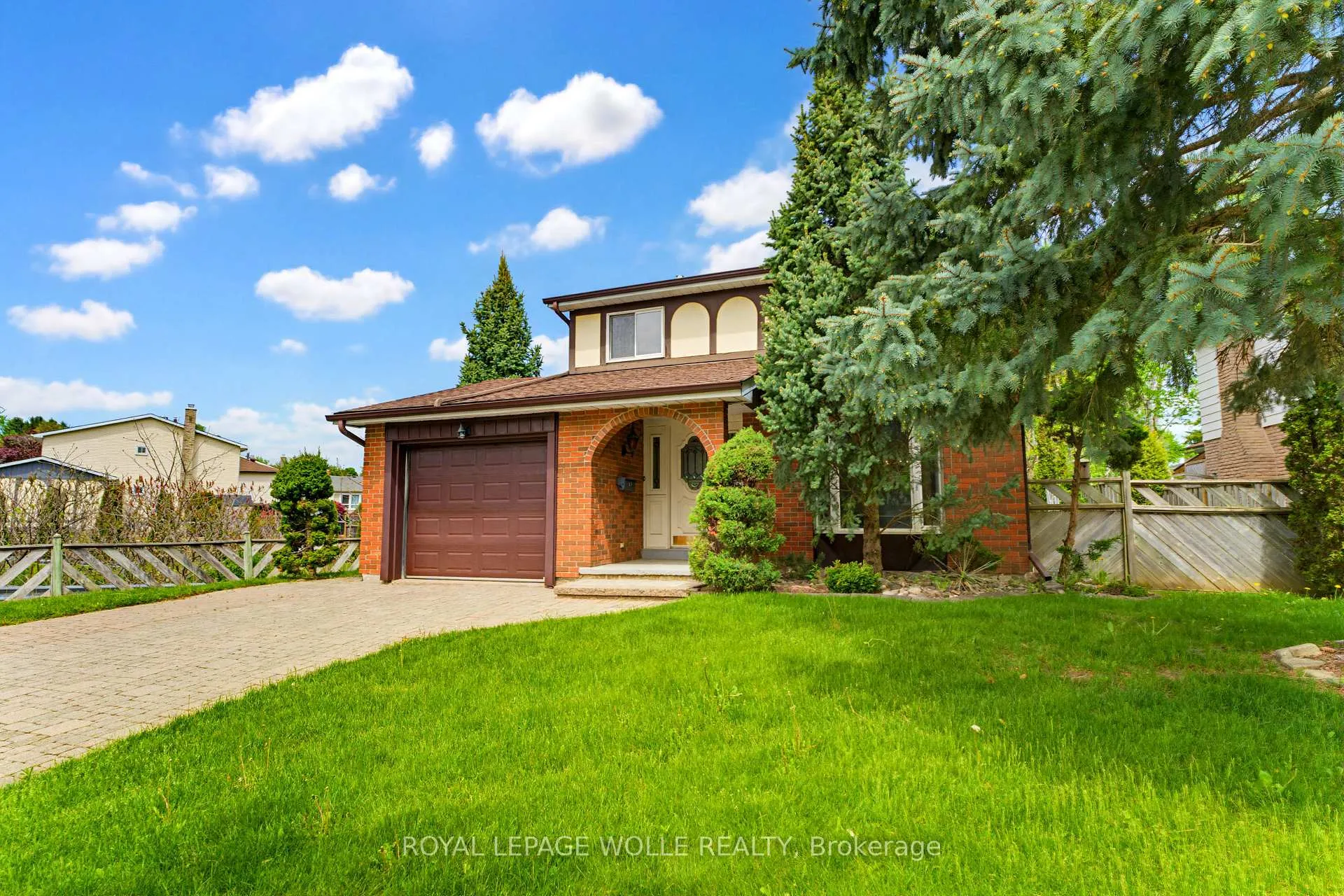 Photo 4 of 216 McGarry Drive, Kitchener — HOMEH
