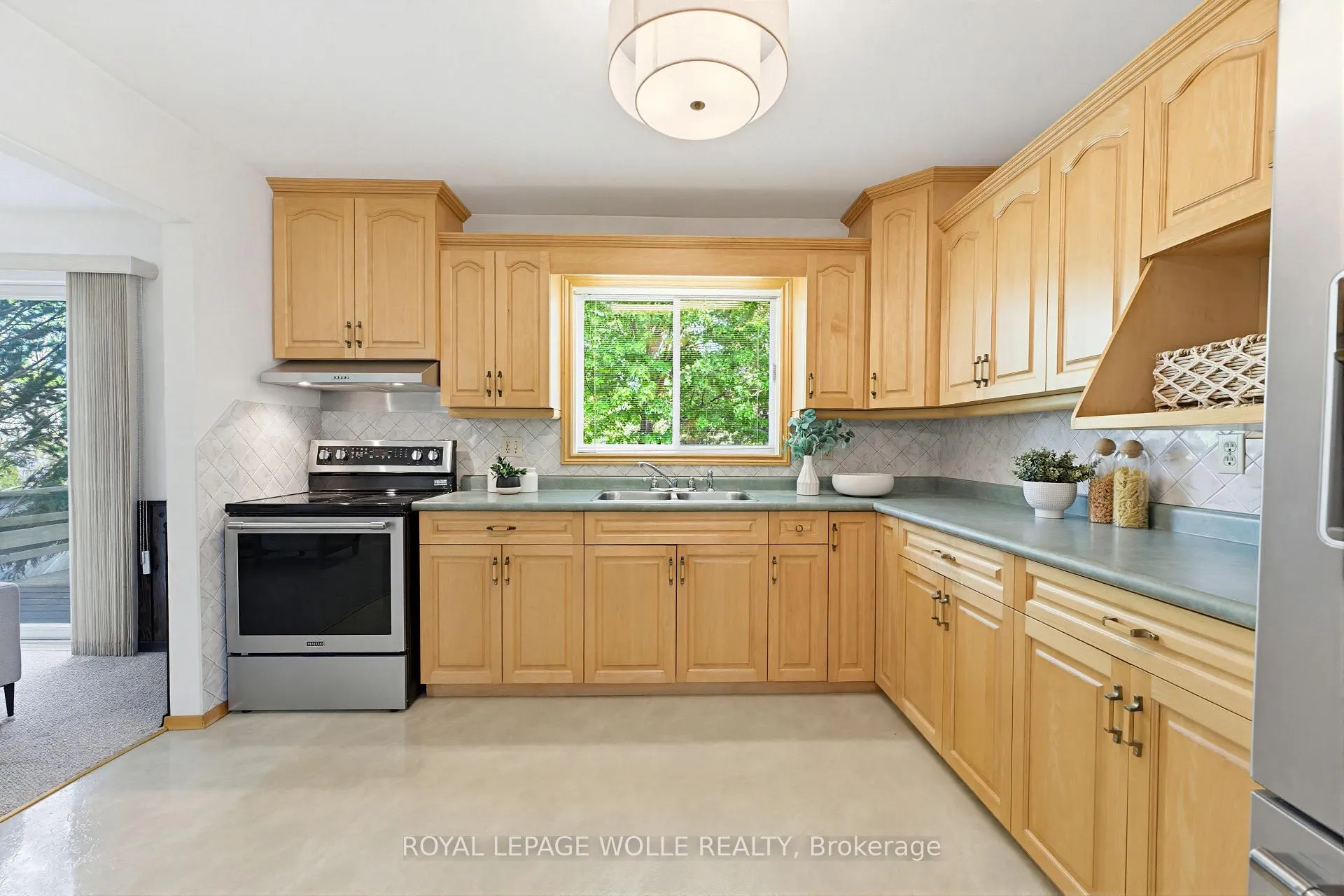 Photo 11 of 216 McGarry Drive, Kitchener — HOMEH