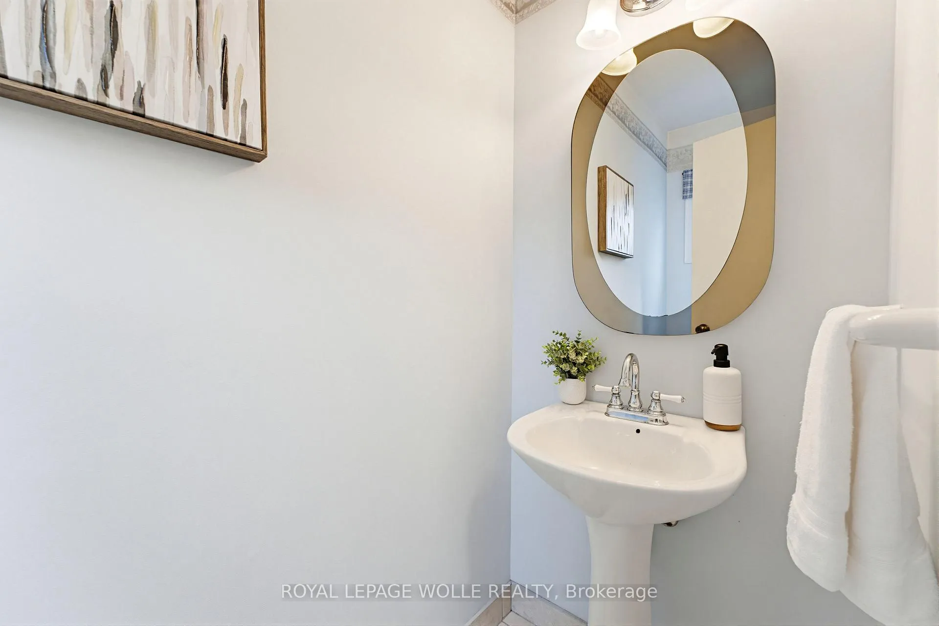 Photo 17 of 216 McGarry Drive, Kitchener — HOMEH