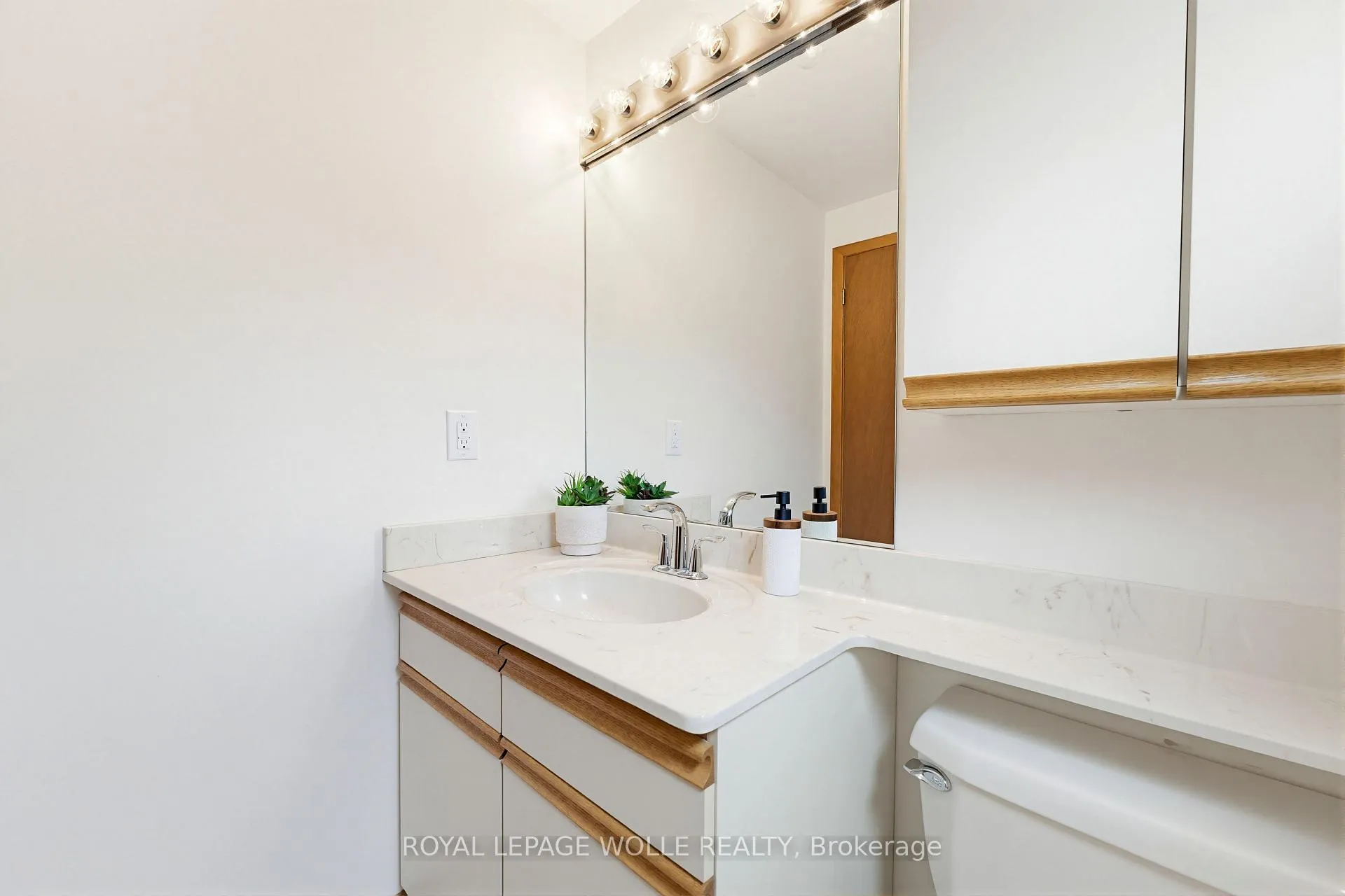 Photo 20 of 216 McGarry Drive, Kitchener — HOMEH
