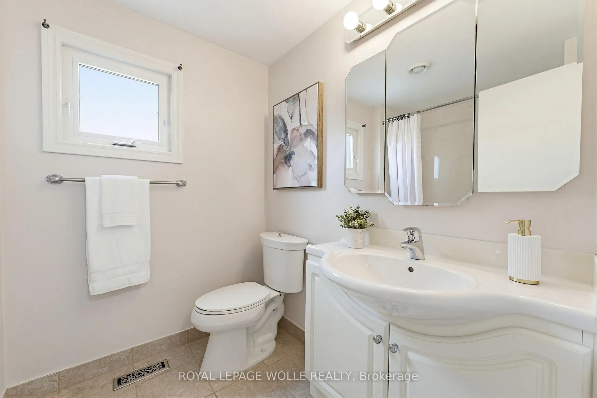 Photo 24 of 216 McGarry Drive, Kitchener — HOMEH