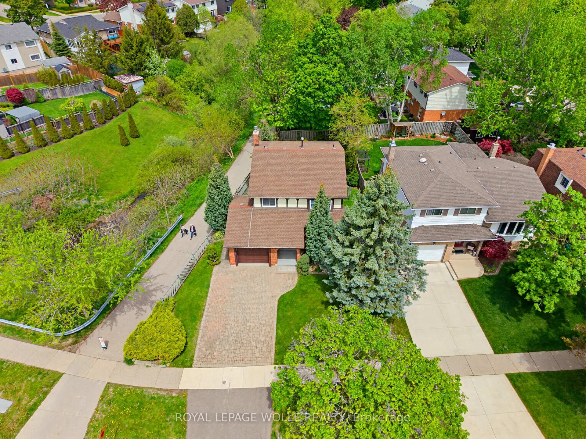 Photo 32 of 216 McGarry Drive, Kitchener — HOMEH