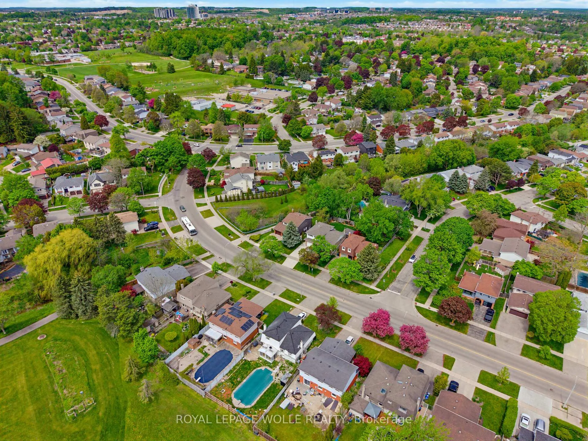 Photo 34 of 216 McGarry Drive, Kitchener — HOMEH