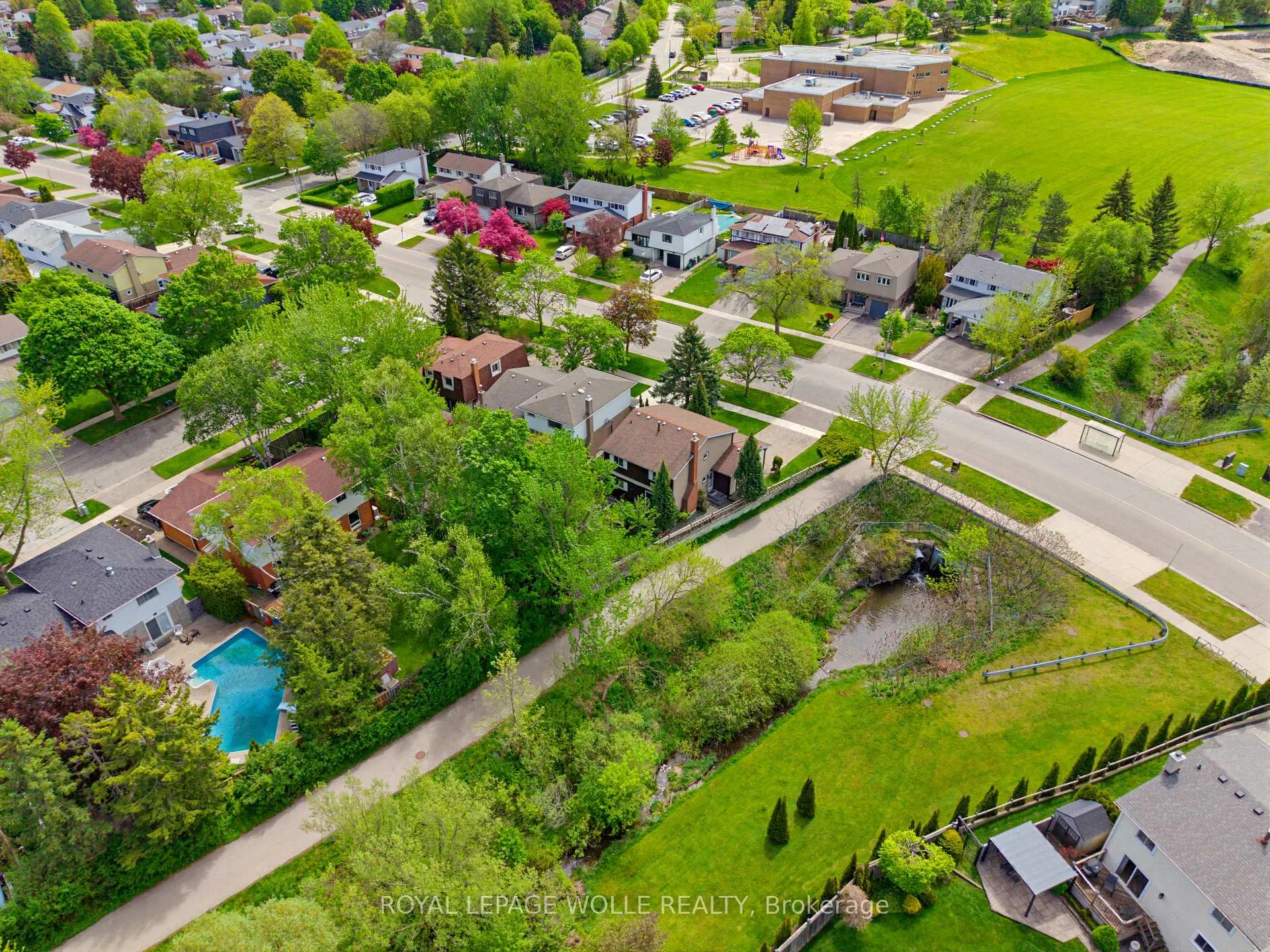 Photo 38 of 216 McGarry Drive, Kitchener — HOMEH