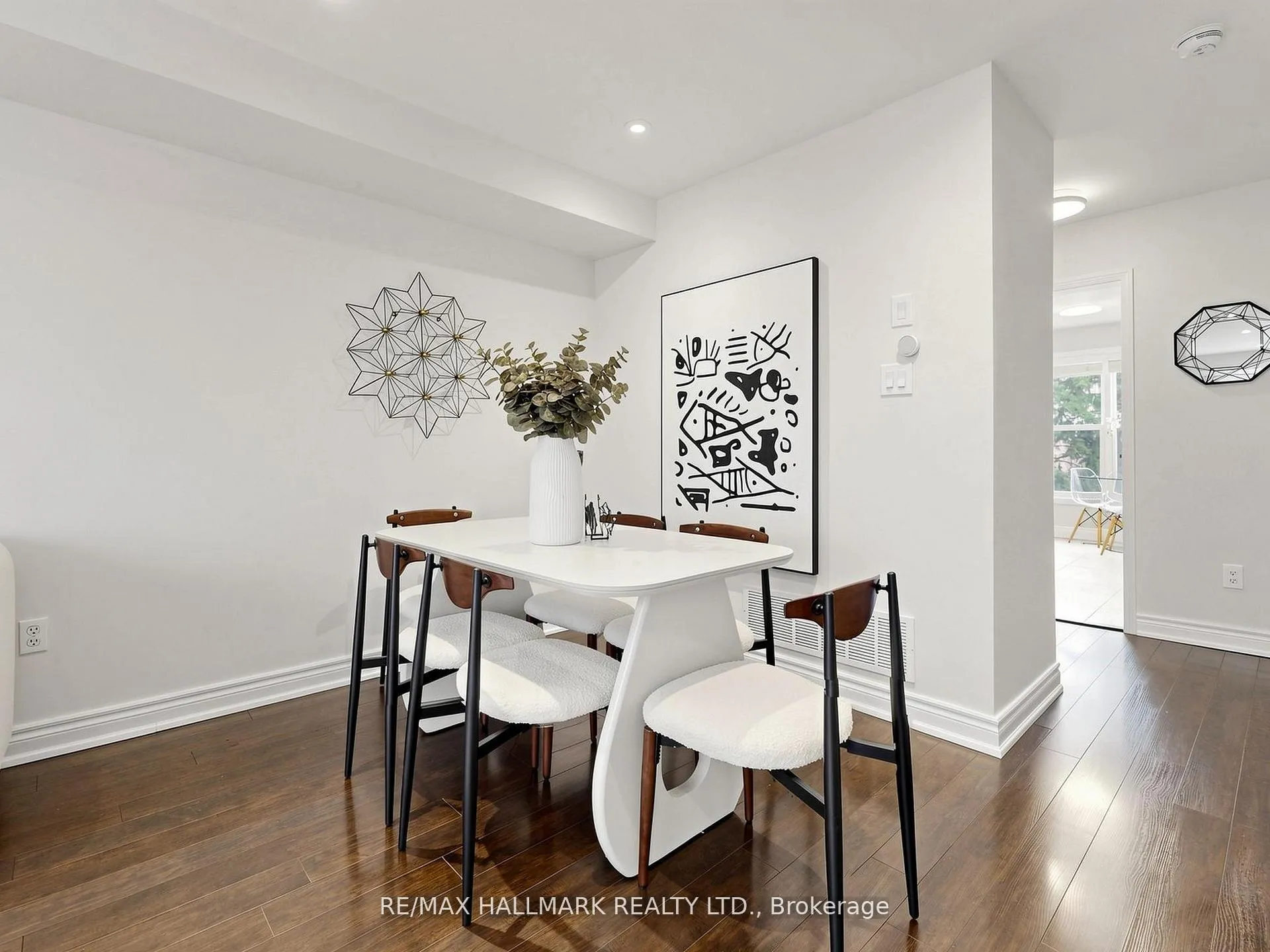 Photo 8 of 62 Wyatt Lane, Aurora, Bayview Wellington — HOMEH