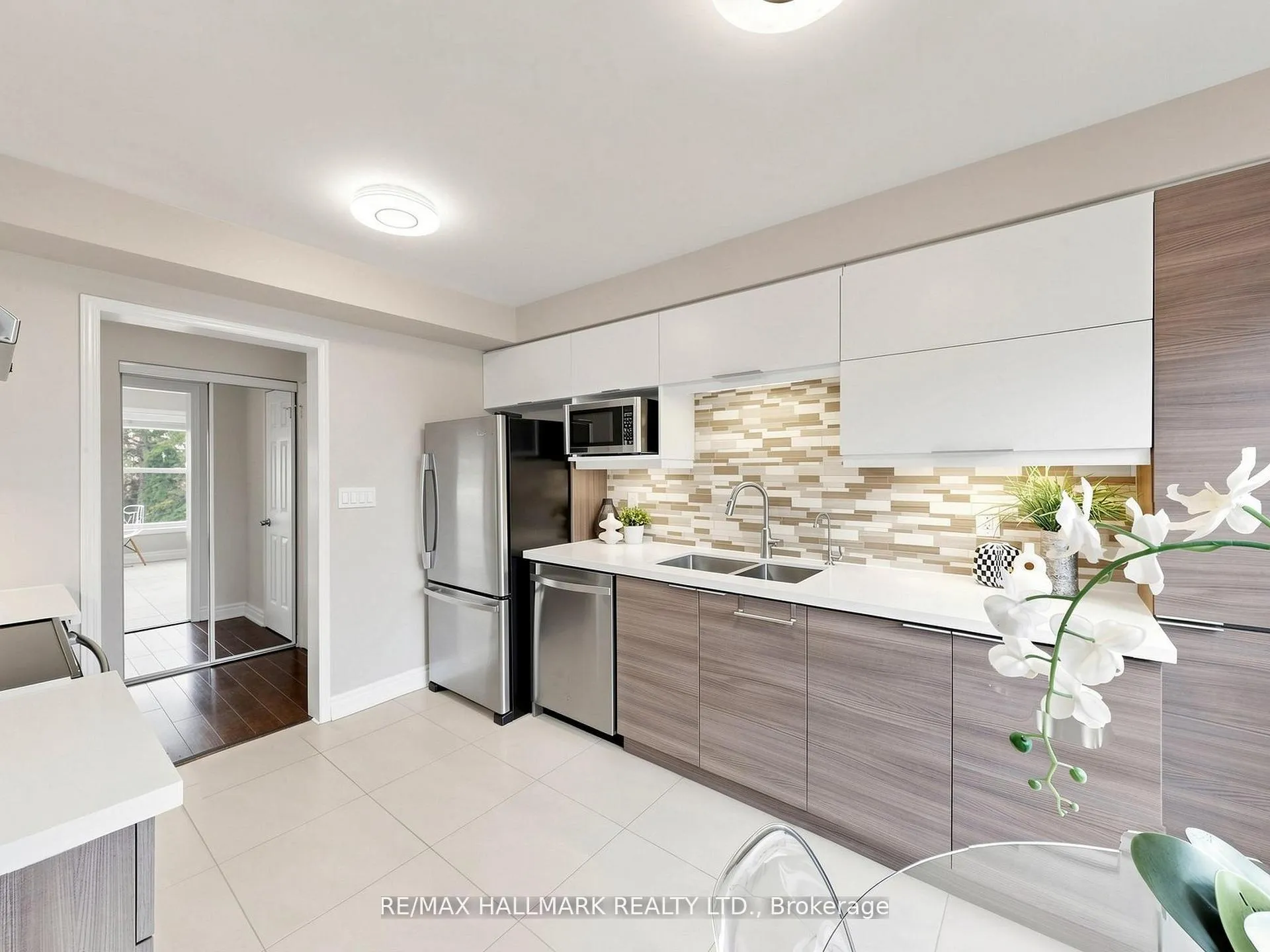 Photo 10 of 62 Wyatt Lane, Aurora, Bayview Wellington — HOMEH