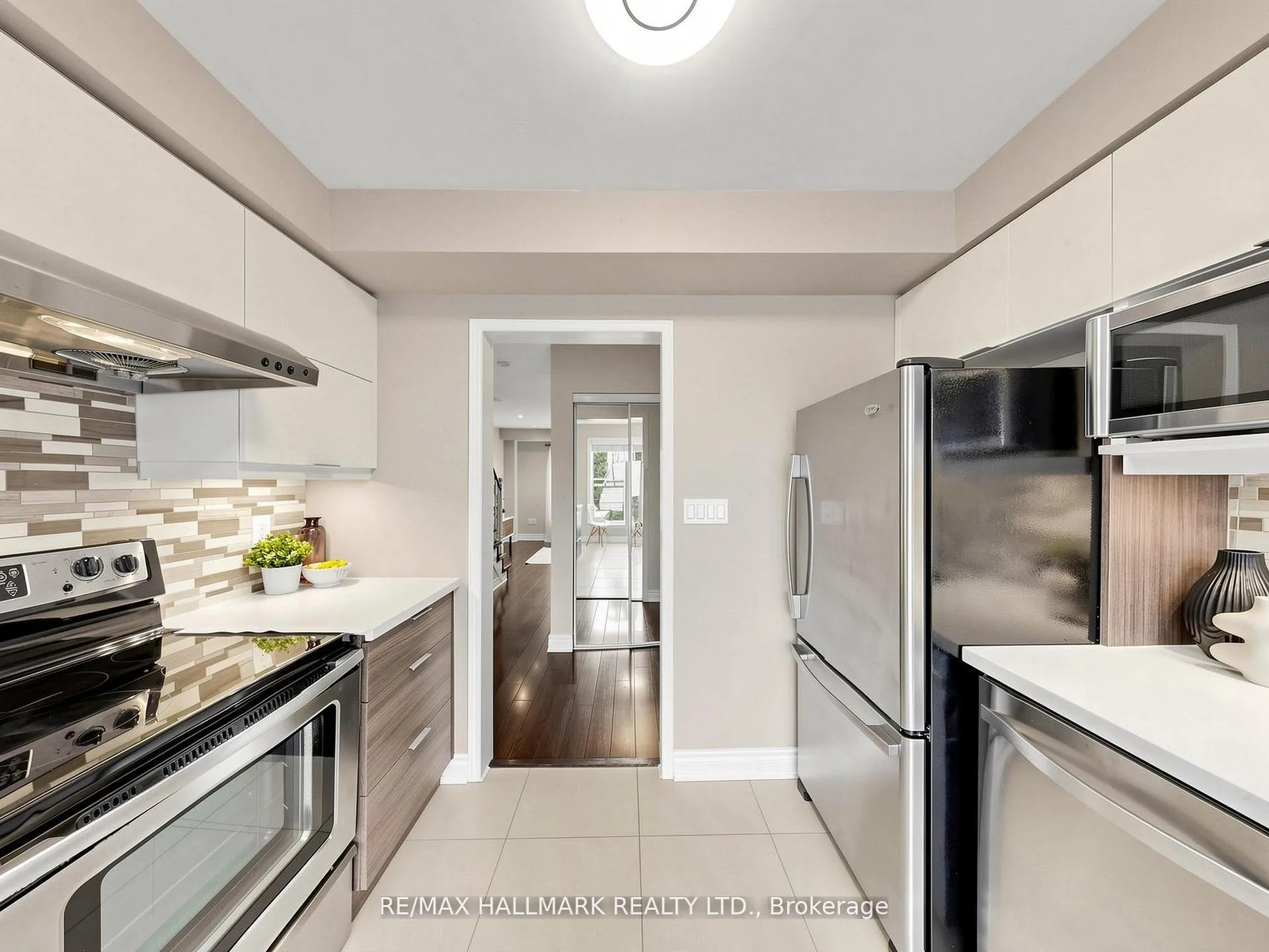 Photo 12 of 62 Wyatt Lane, Aurora, Bayview Wellington — HOMEH