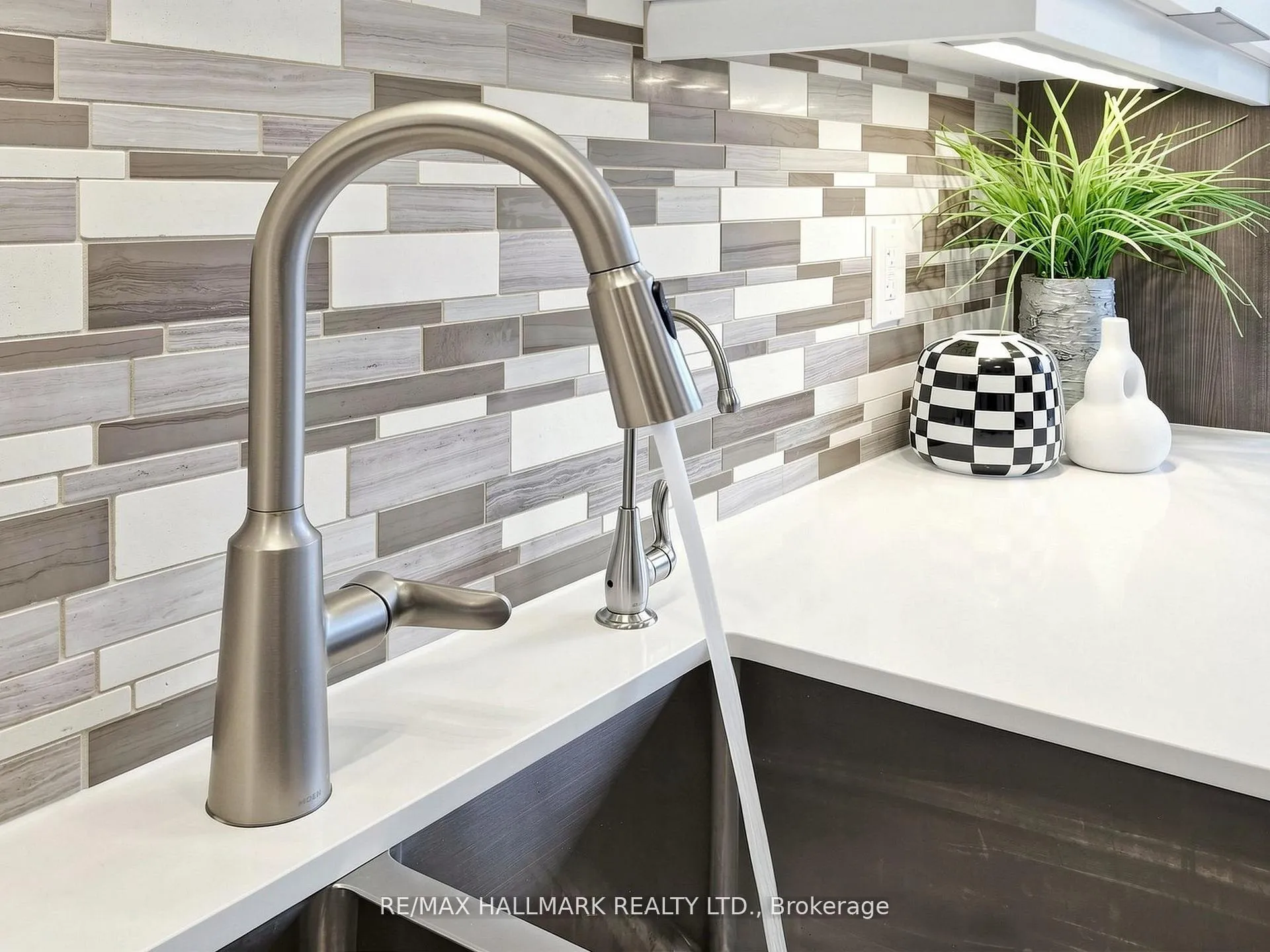 Photo 15 of 62 Wyatt Lane, Aurora, Bayview Wellington — HOMEH