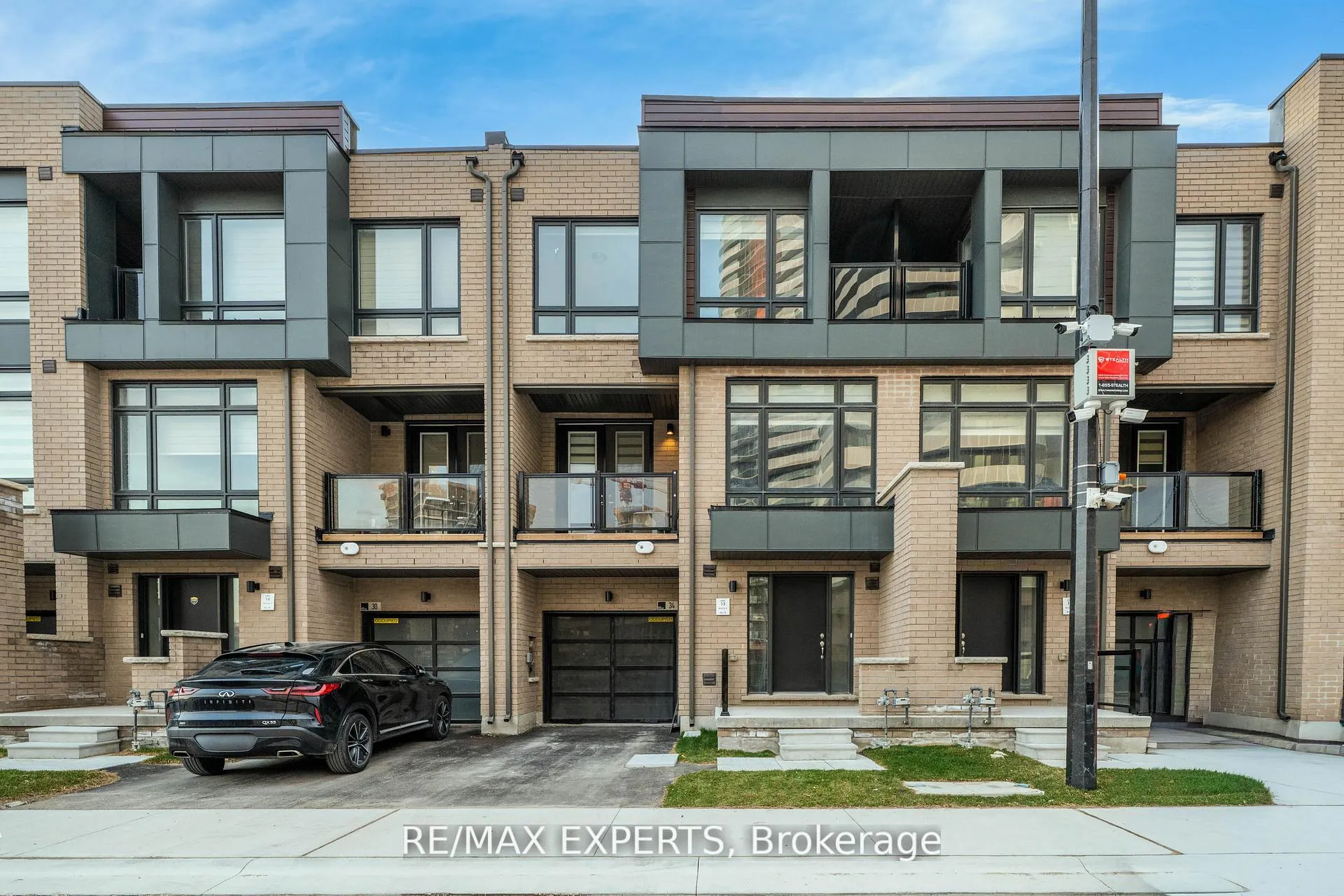 Photo 2 of 34 Dandara Gate, Vaughan, Steeles West Industrial — HOMEH