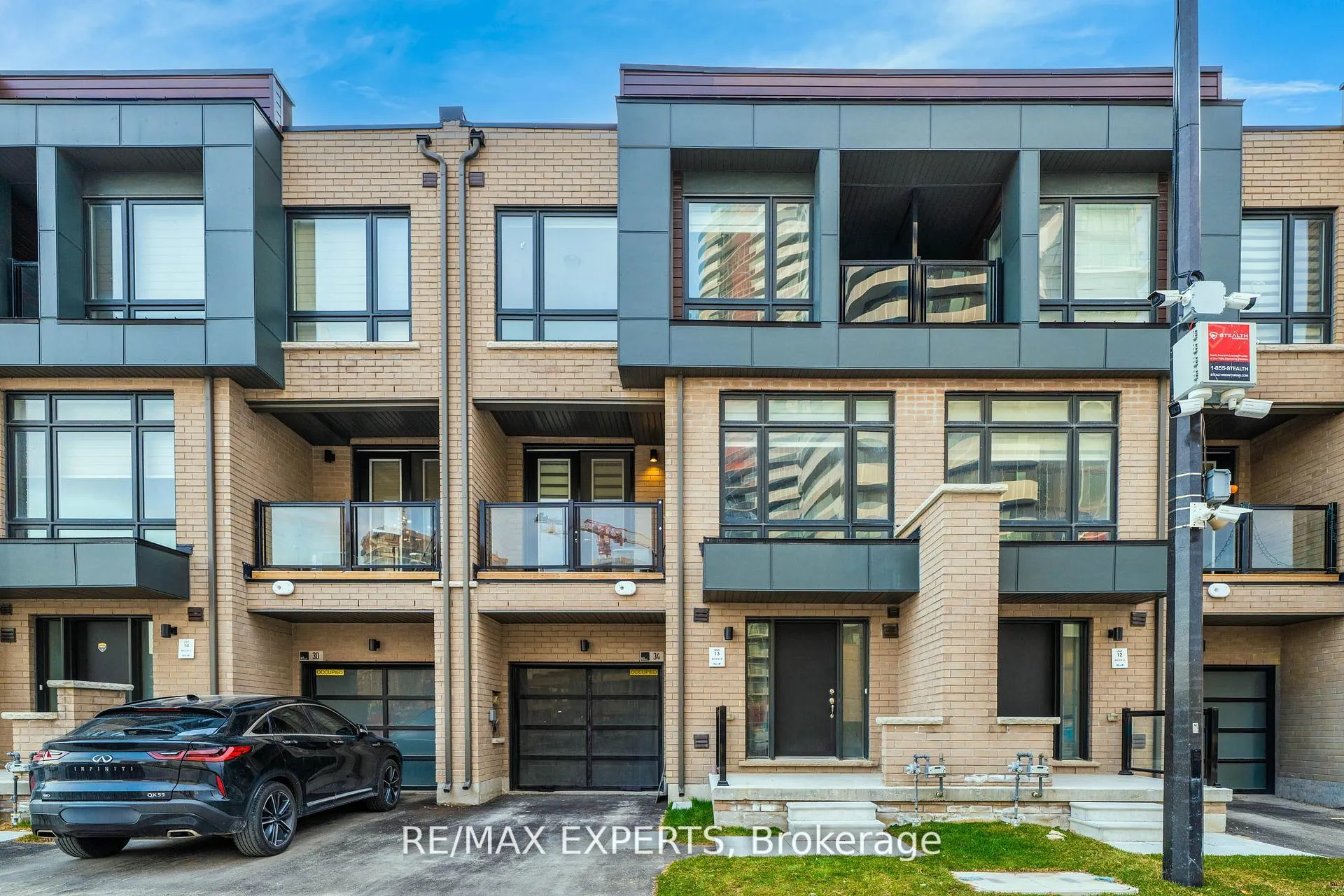 Photo 3 of 34 Dandara Gate, Vaughan, Steeles West Industrial — HOMEH